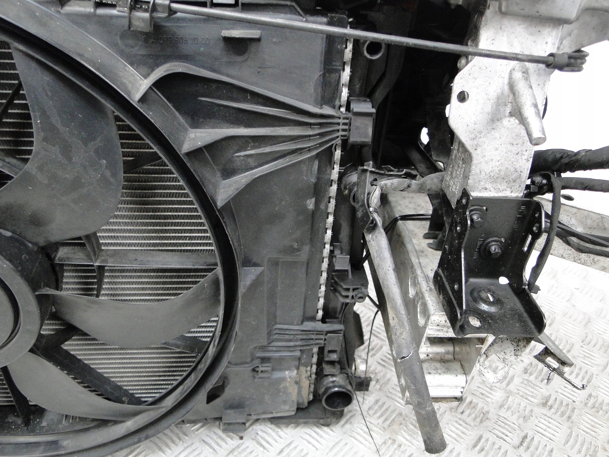 MERCEDES E KLASA W213 2.0 CDI CHLODNICE PAS PRZEDN A0999061000 A2136201801 Numer katalogowy części A0999061000 A2136201801