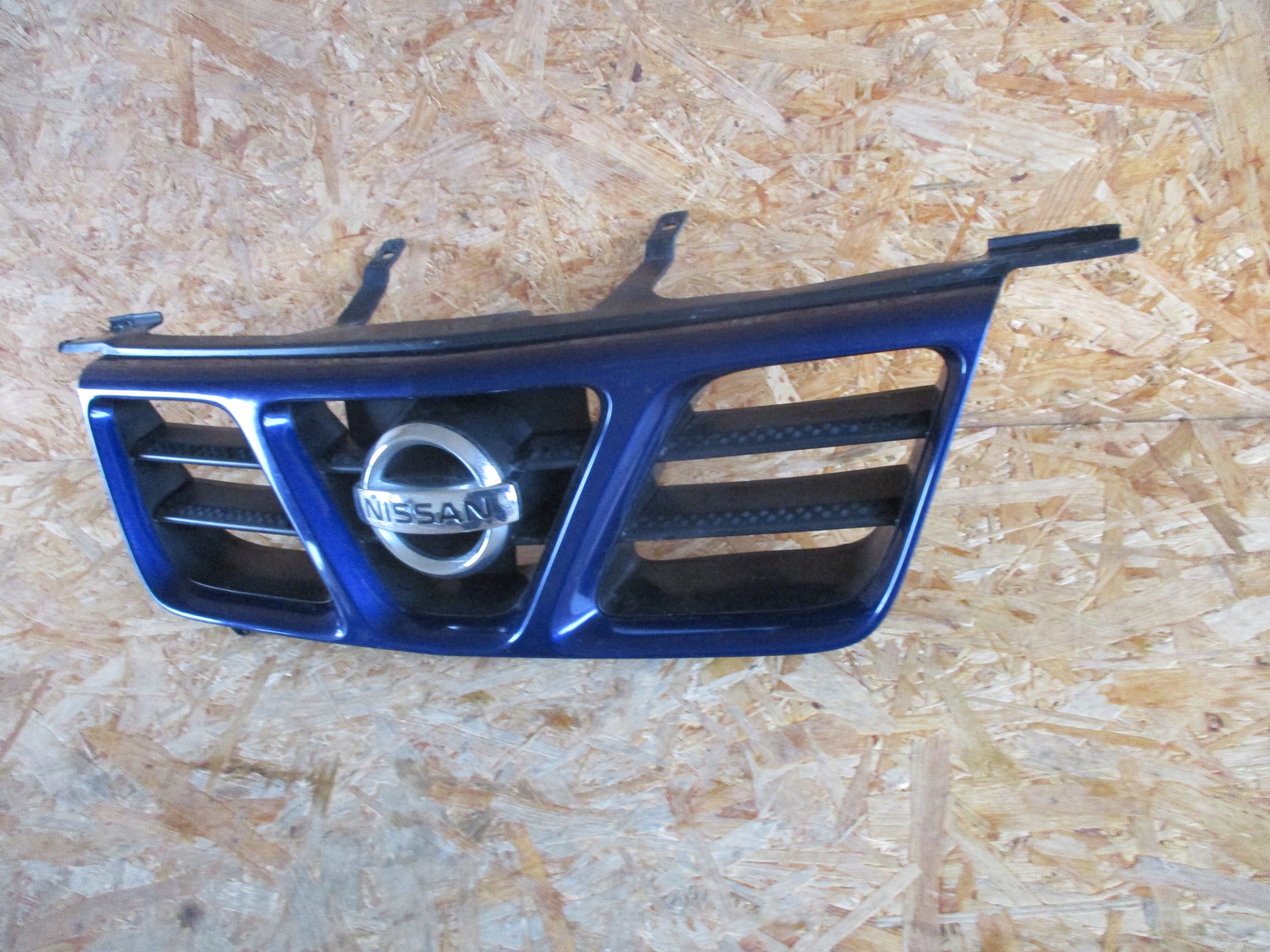 GRILLE NISSAN X TRAIL T30 01-03