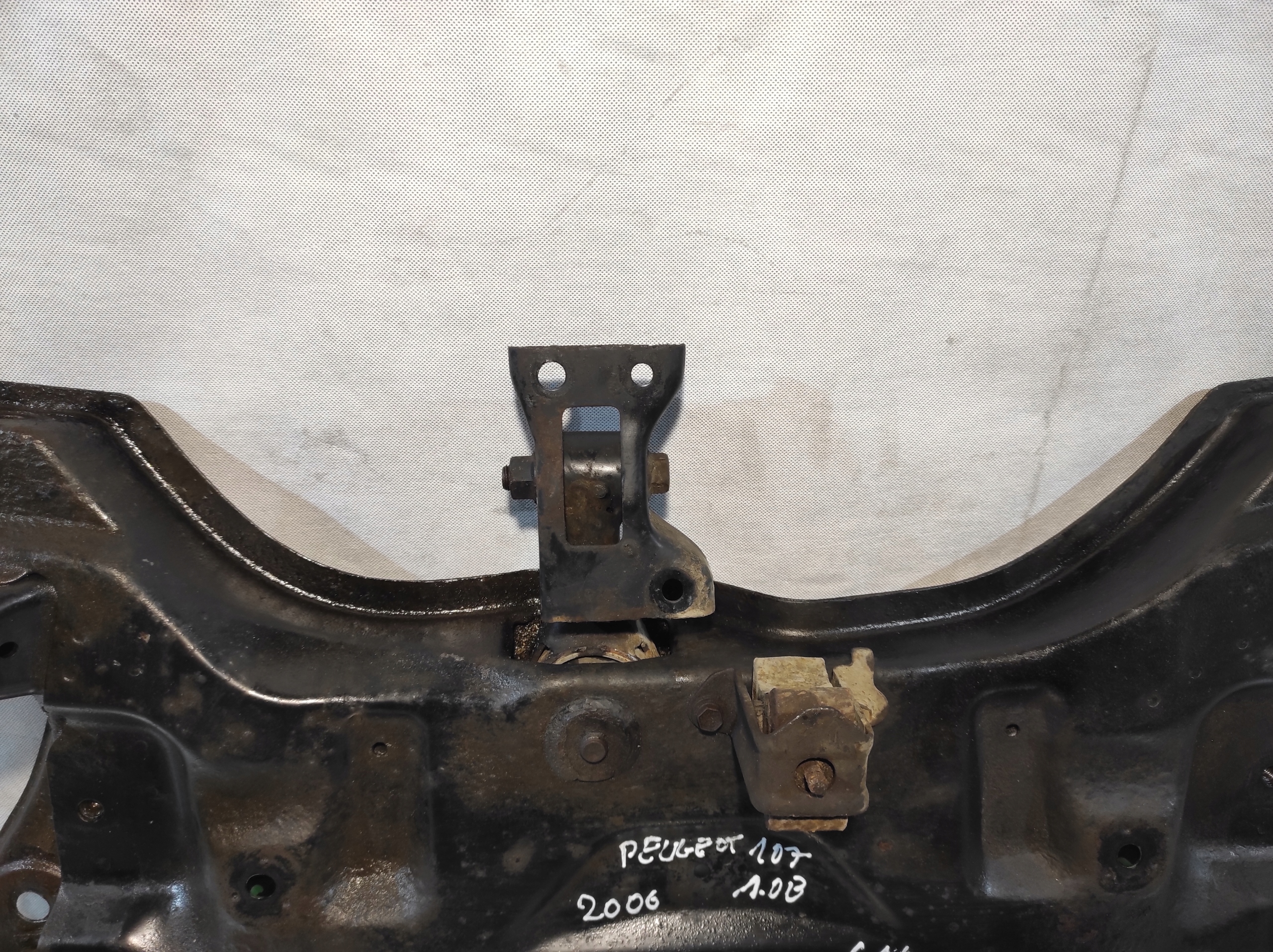 subframe axle beam axle beam sider front of the engine PEUGEOT 107 1.0 B