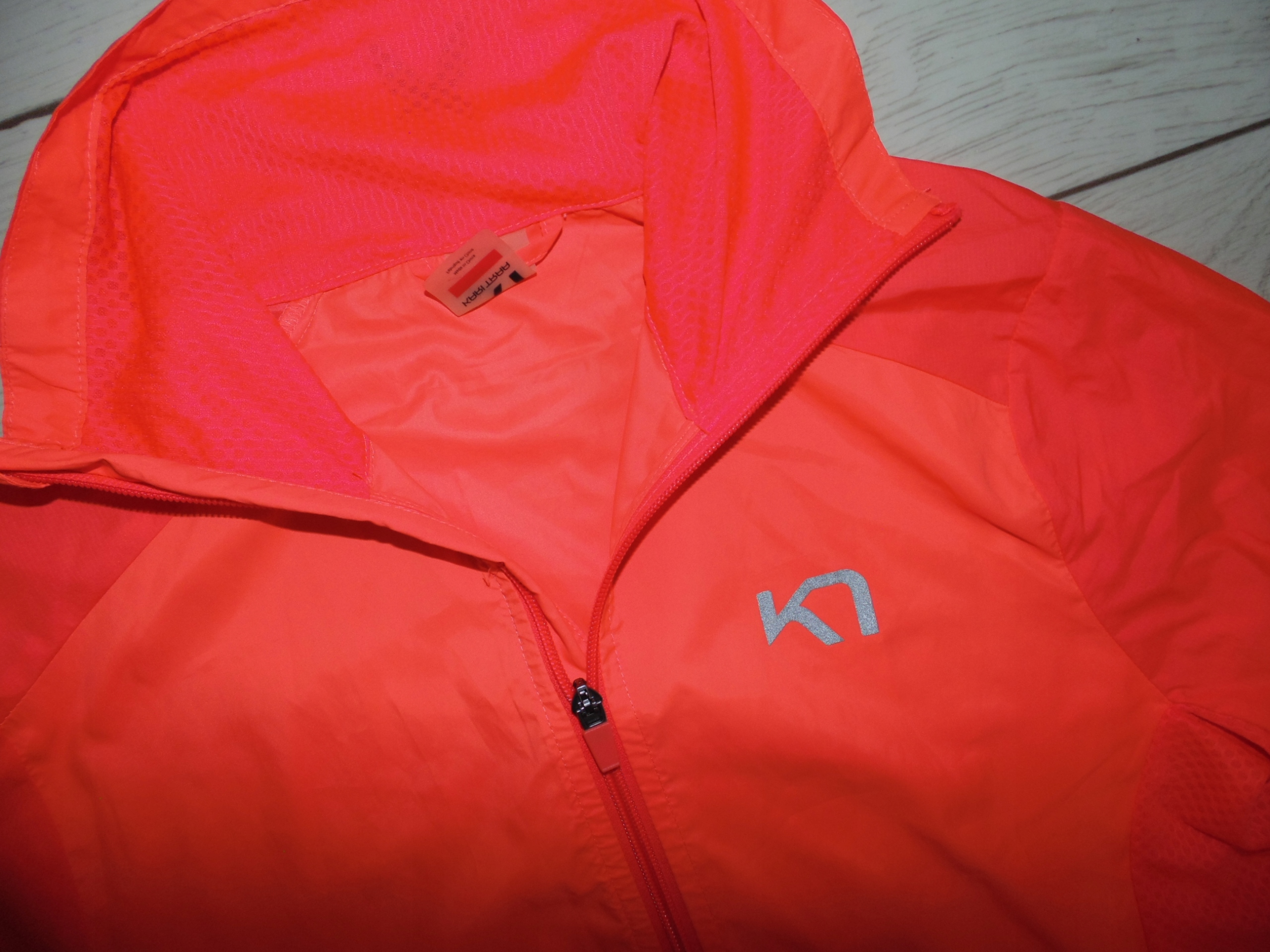 KARI TRAA KURTKA WIATRÓWKA ULTRA LIGHT SPORT OUTLET r. S / M Marka Kari Traa