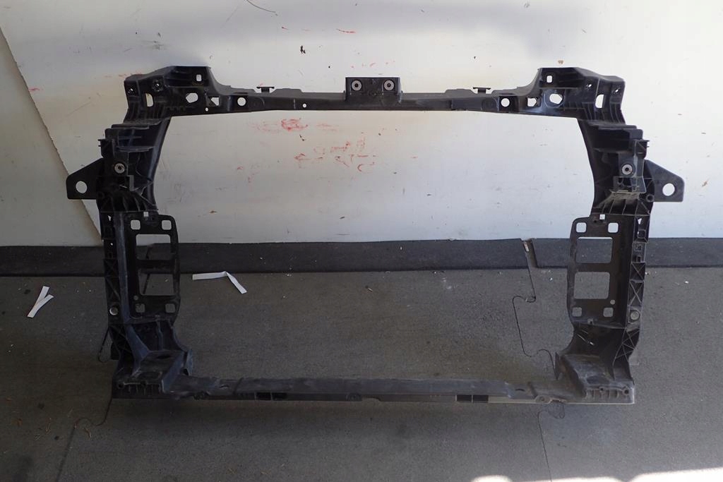 Pas przedni AUDI Q8 15- 4M