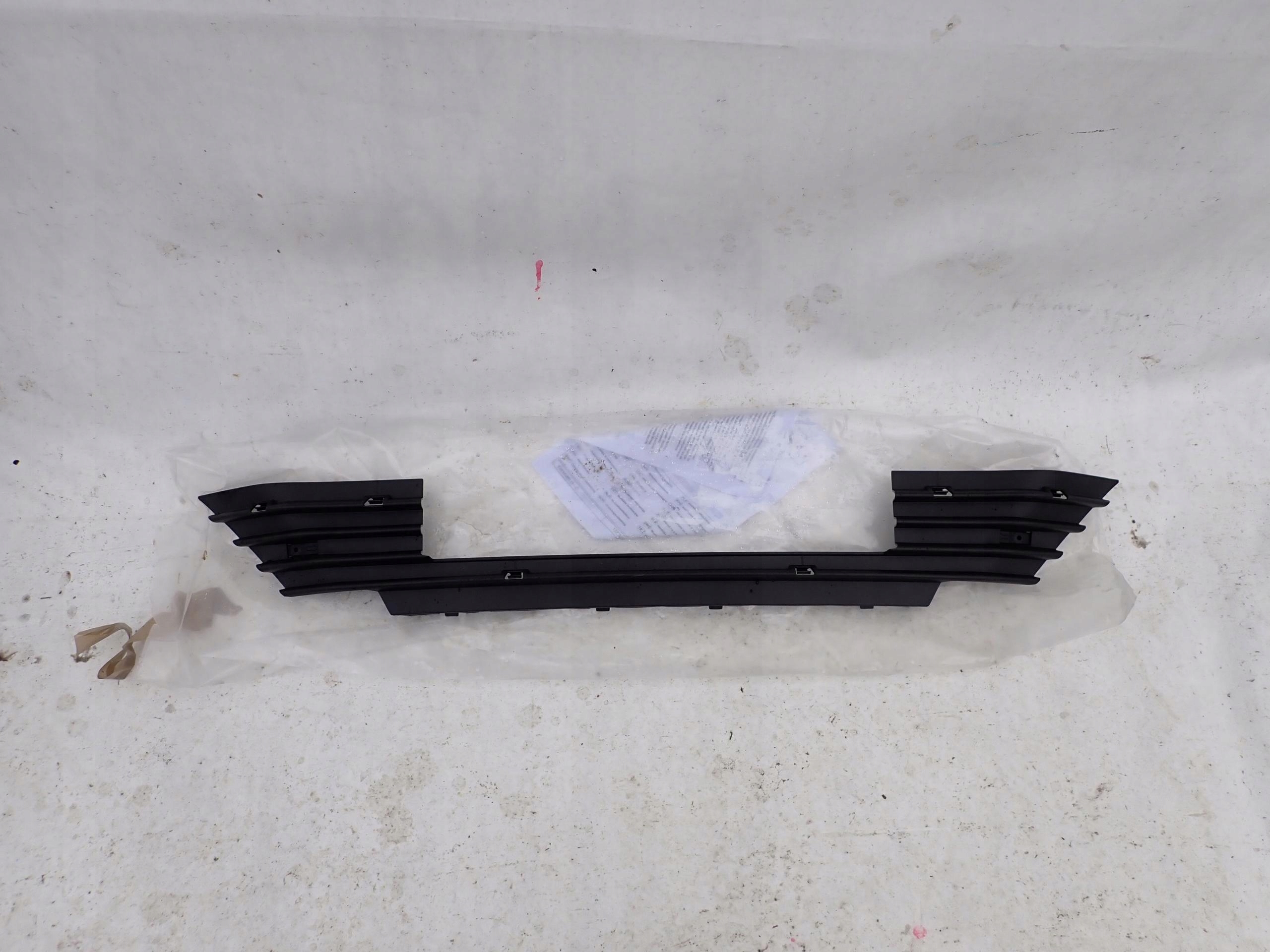 RENAULT MEGANE IV 15- grid of a bumper front