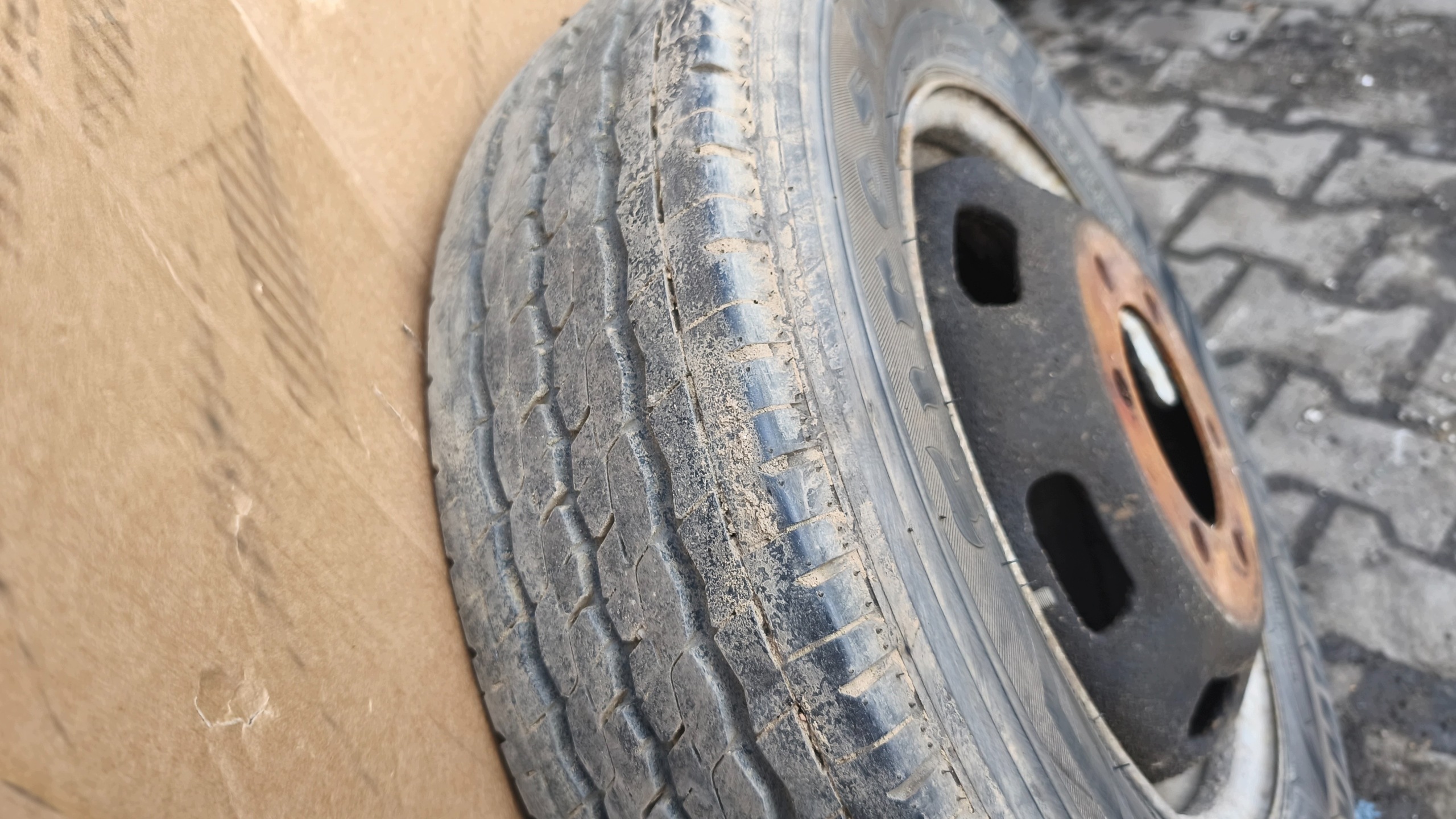 tyres discs 2x NISSAN CABSTAR FIRESTONE VANHAWK 2 195/75 R16