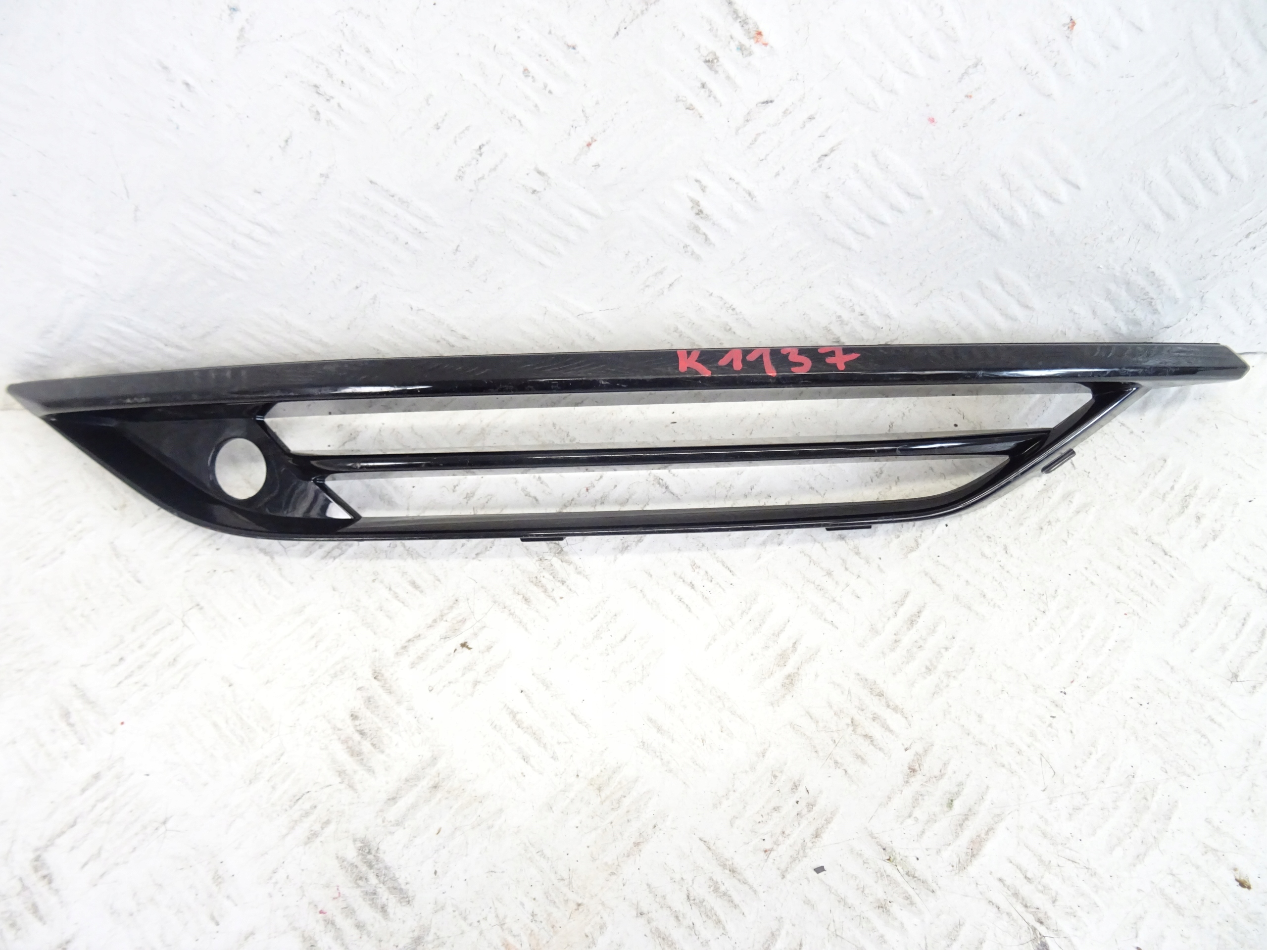 grid of a bumper front front left SEAT ATECA 575807681A