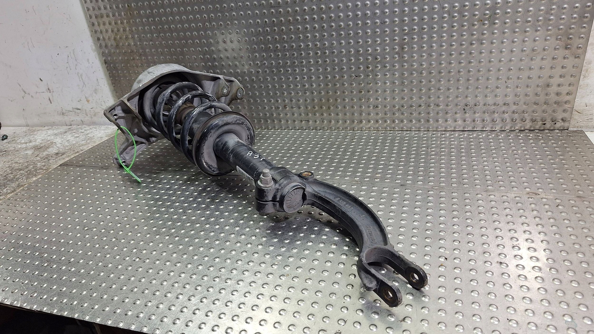 shock absorber left front 8K0413031CB 8K0031CB AUDI A4 B8 A5 8T 2.7 3.0 TDI