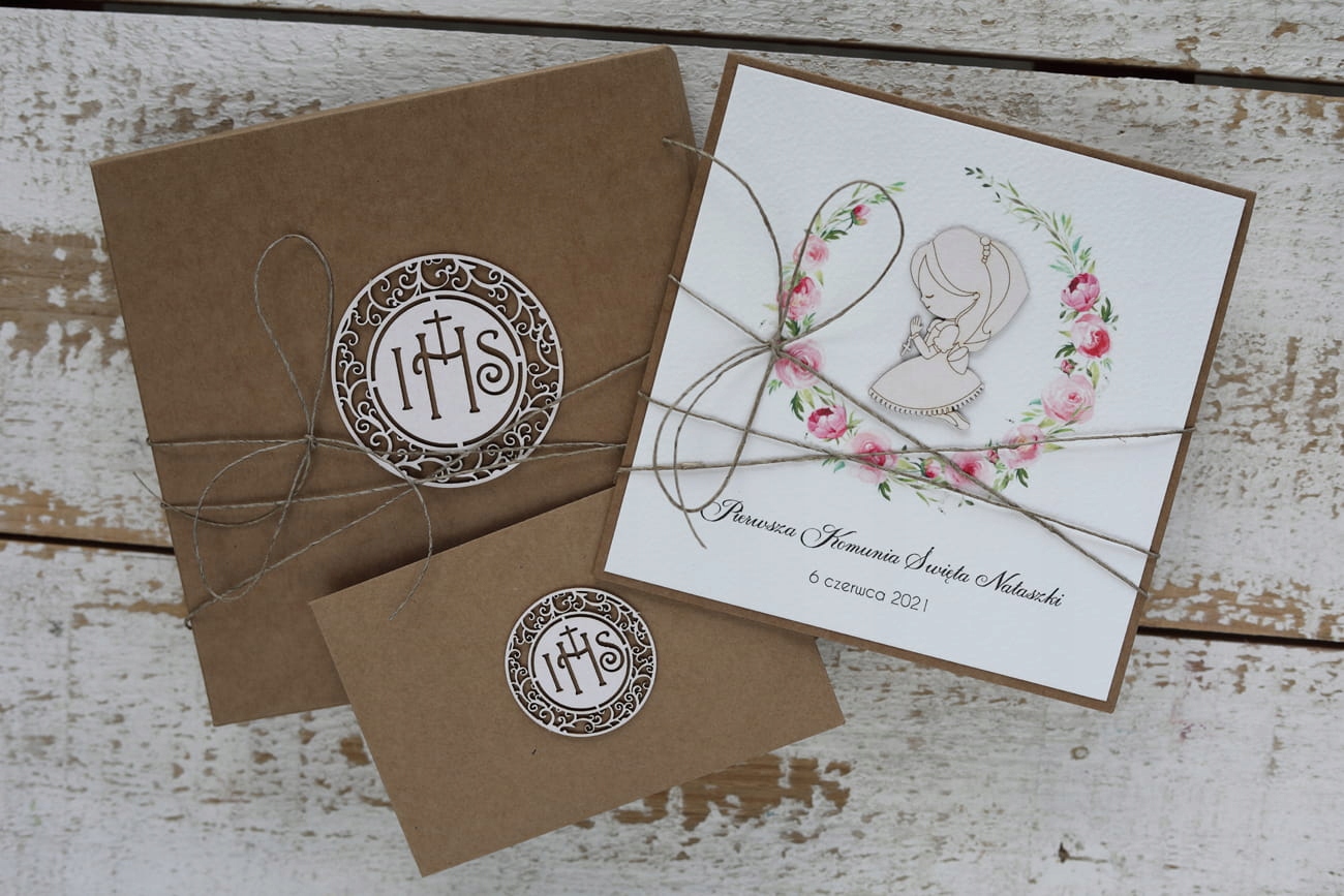 Ručně vyrobená pohlednice na svaté přijímání s personalizací pro holčičku s růžičkami