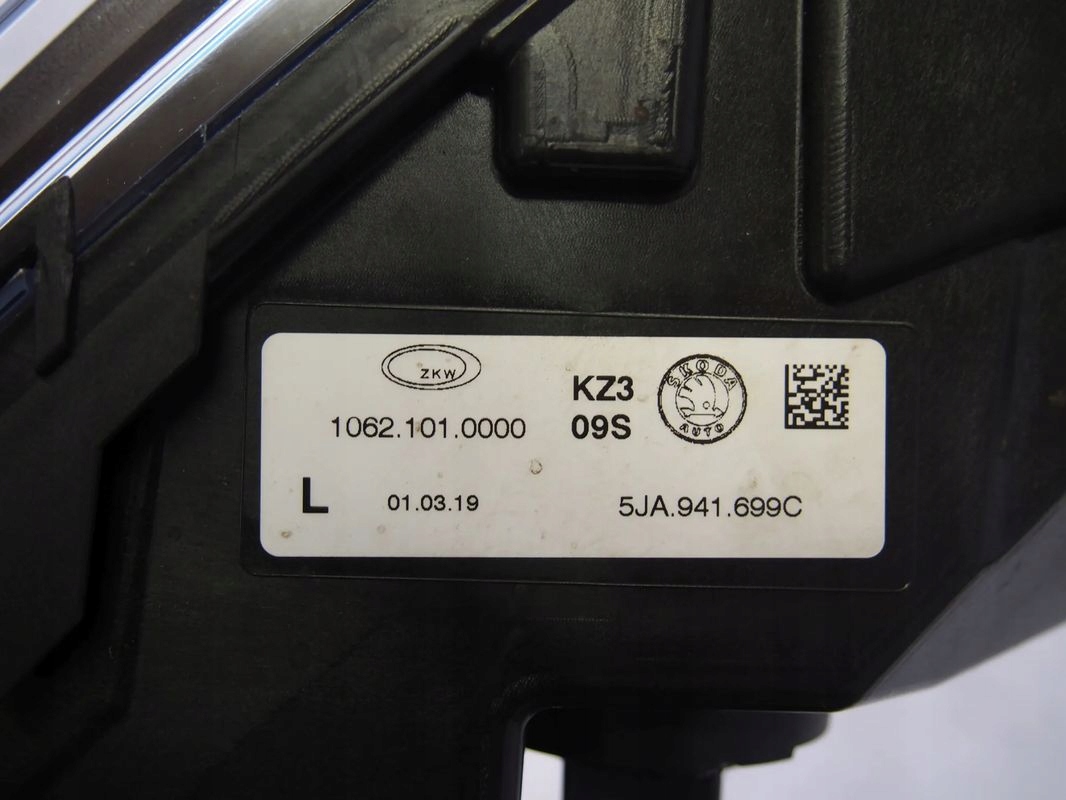 Skoda Rapid 12r Nebelscheinwerfer links 2012 5JA941699C