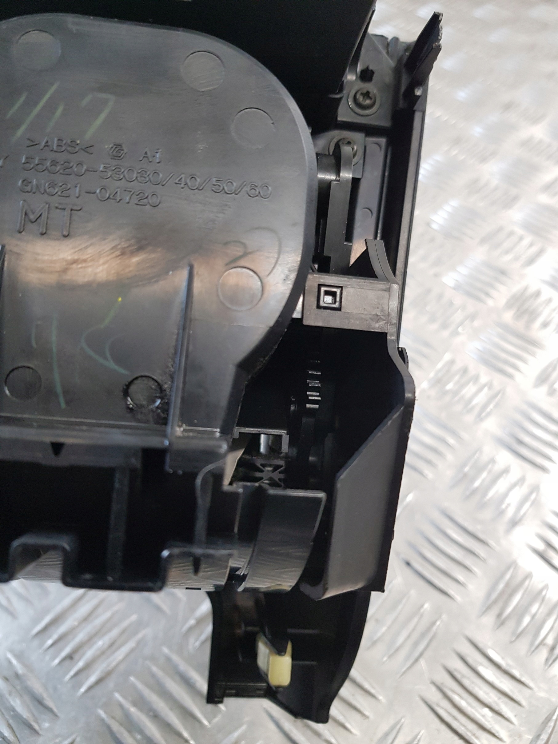 CUPHOLDER bracket for KUBEK 5562053030 LEXUS IS 220D 06R