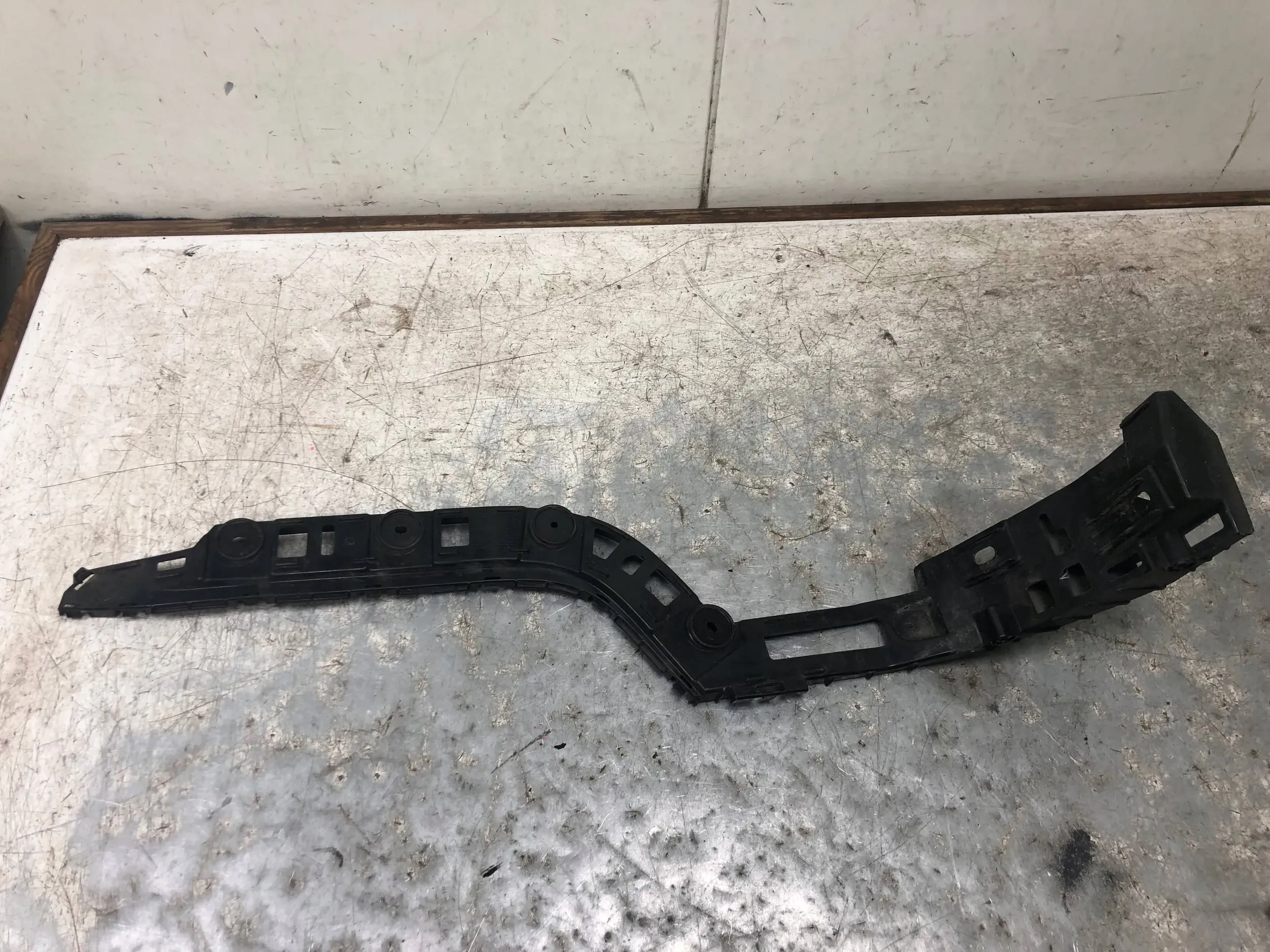 bumper bracket left rear part VW PASSAT B7 KOMBI 3AF807393