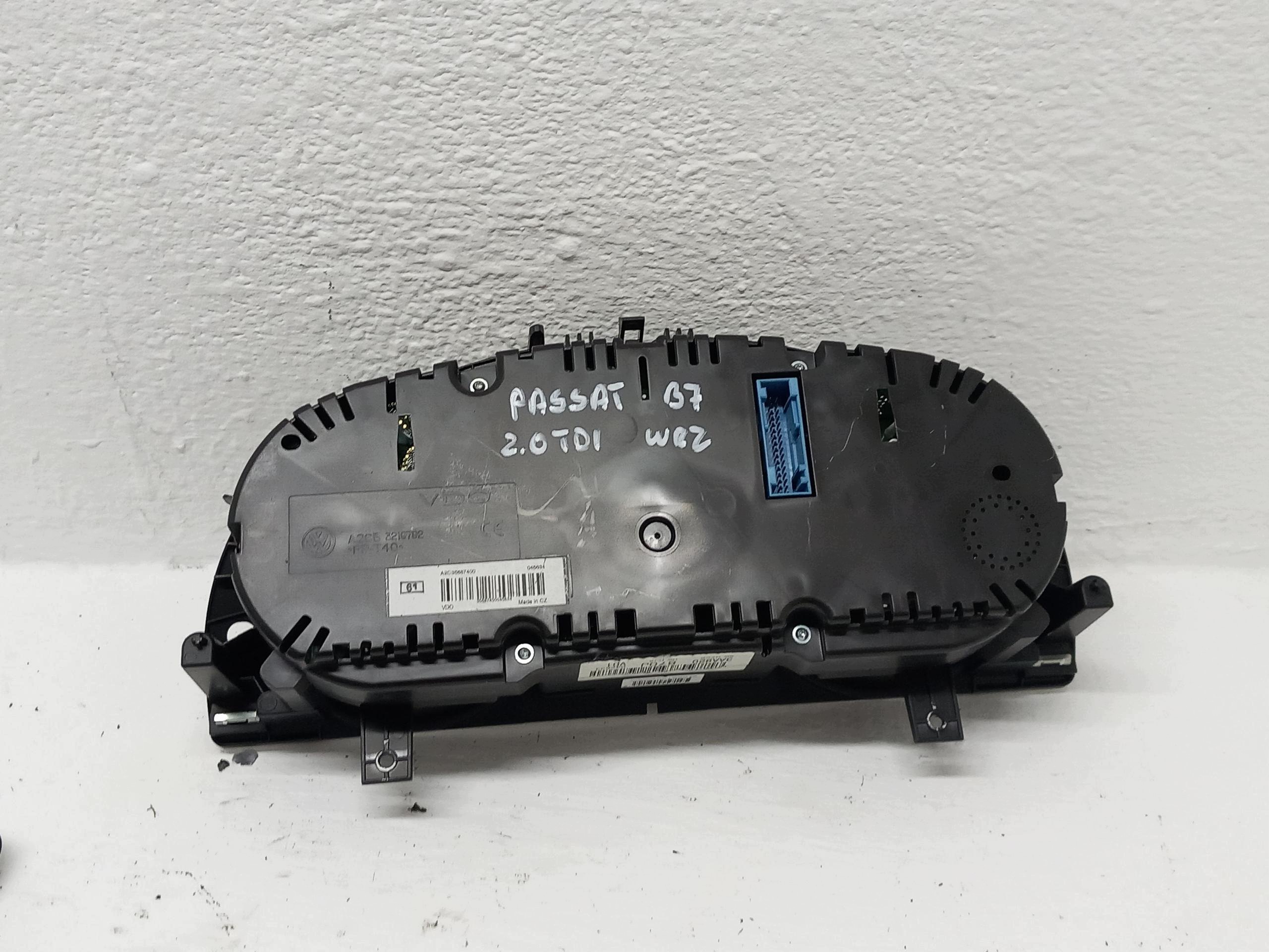 VW PASSAT B7 CC dials dials colour PREMIUM DSG 2.0 TDI 3AA920870J OEM