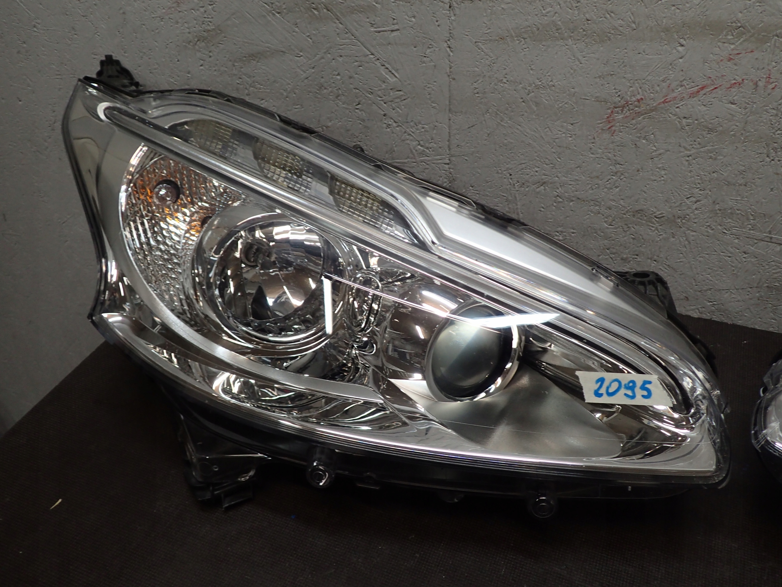 LIGHT LIGHTS FRONT PEUGEOT 208 LED LENS