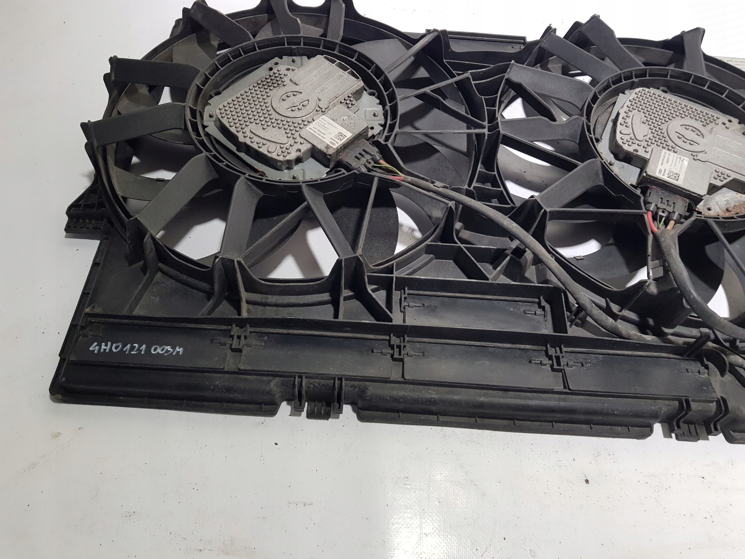 ventilátor chladiče vrtule obal AUDI A8 D4 3.0 TDI 4H0121003M