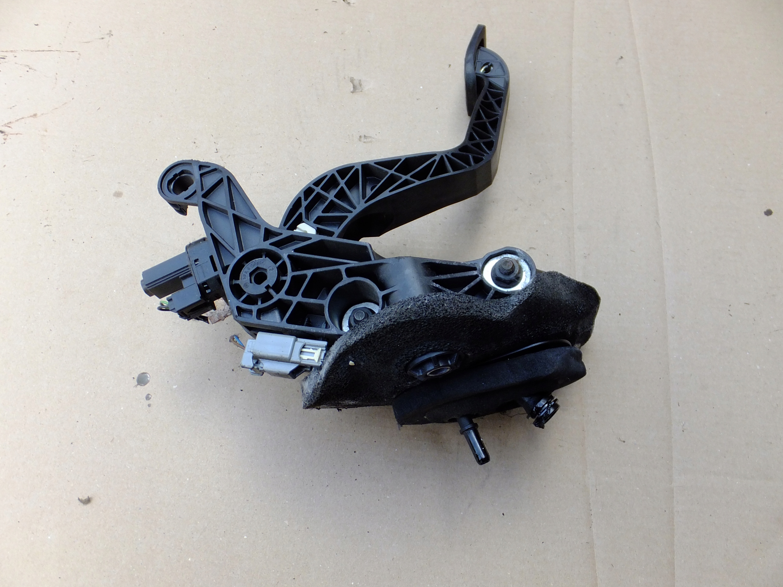 pump clutch pedal ford b-max AY11-7B633-GC