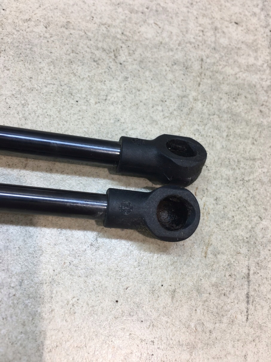 damper bonnet boot AUDI A3 8L FL 5D
