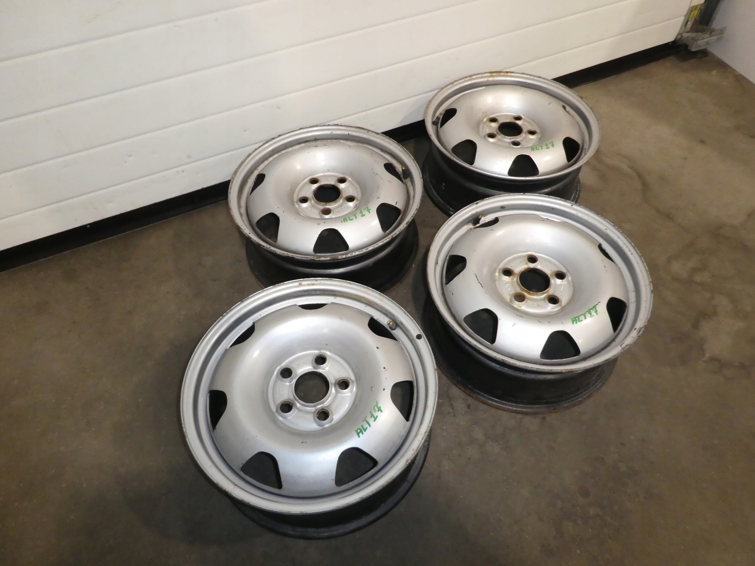 4X CERCHI Ferro 17CALI 7E0601027B VW T5 T6
