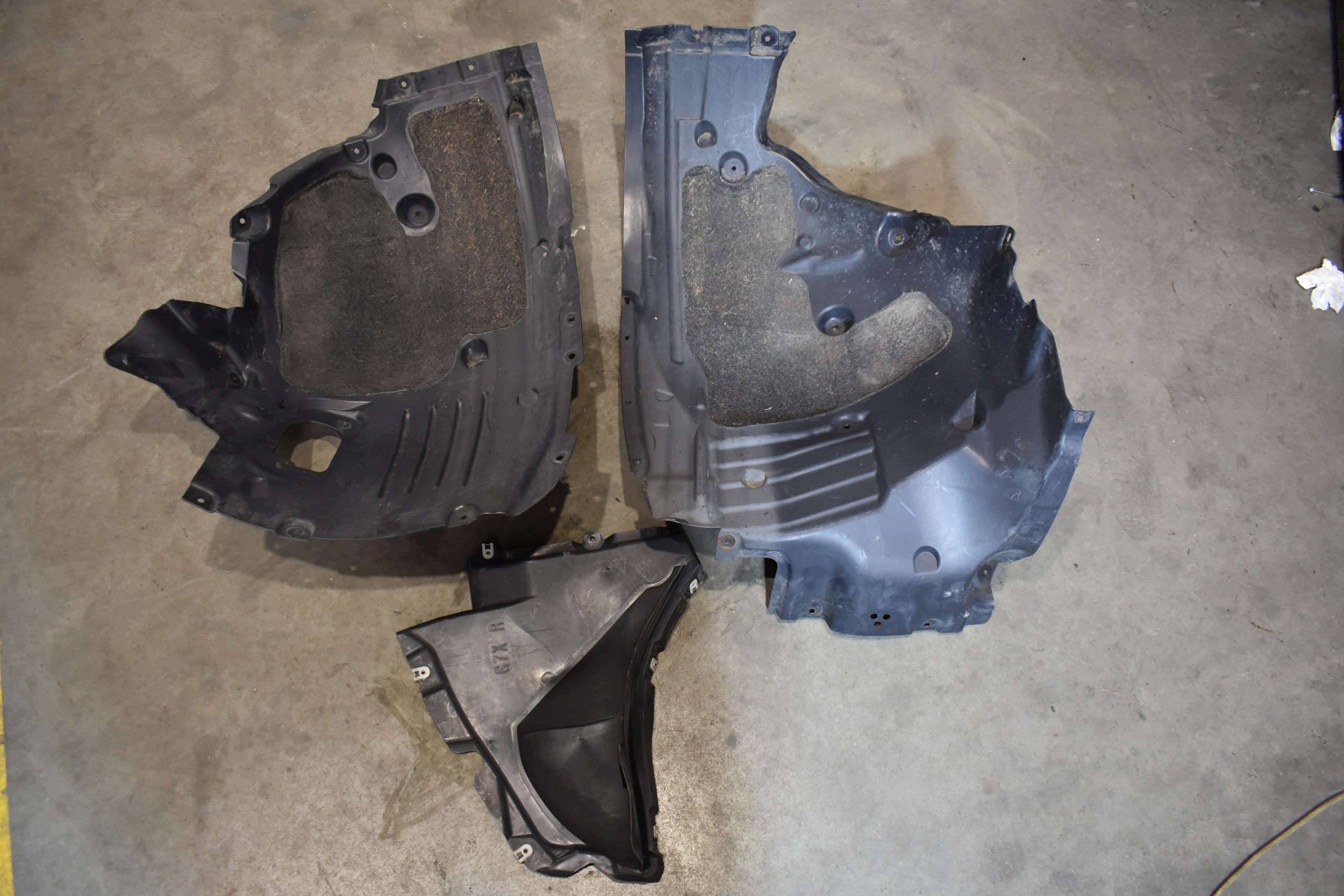 IDEALNE mudguard front front right BMW G70 1