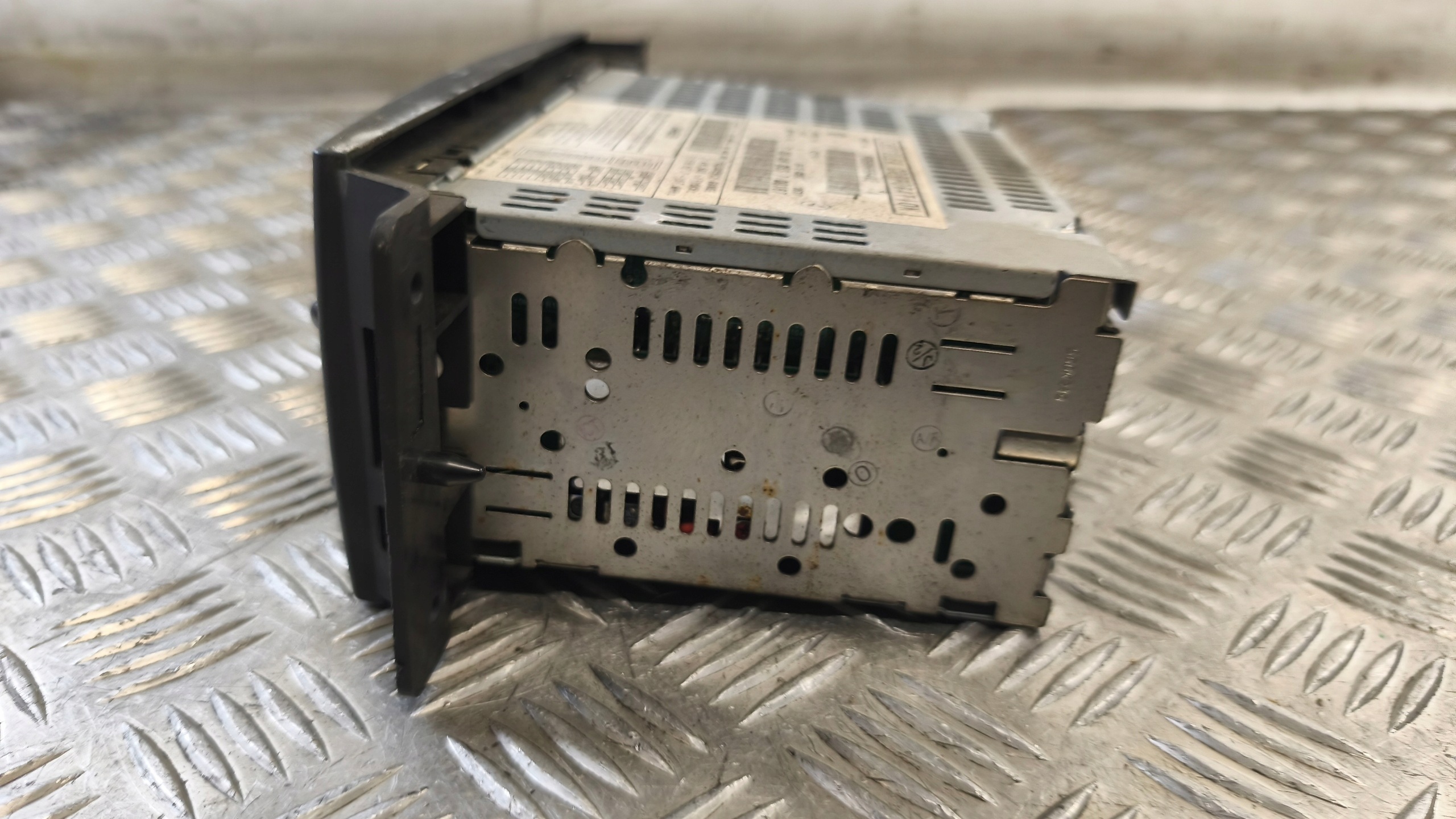 RADIO CHRYSLER PACIFICA 2004r P05094564AE