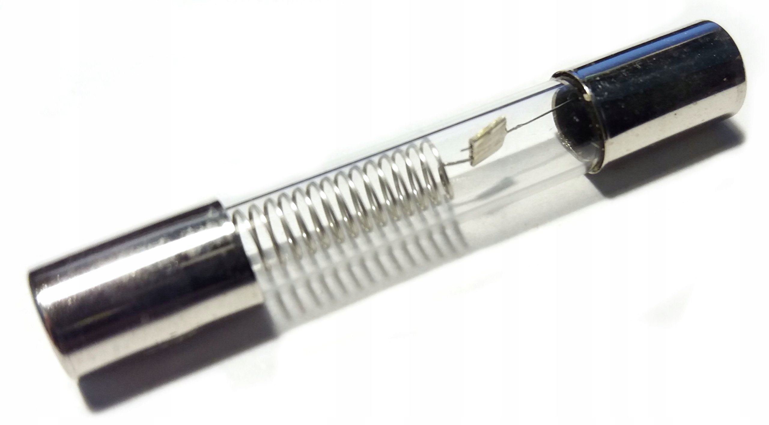 

Bezpiecznik 0,6A 5kV do mikrofalówki 6mm x 40mm