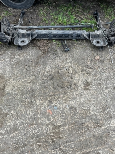 OŚ BELKA TYLNA TYŁ RENAULT TRAFIC III LIFT 2.0DCI