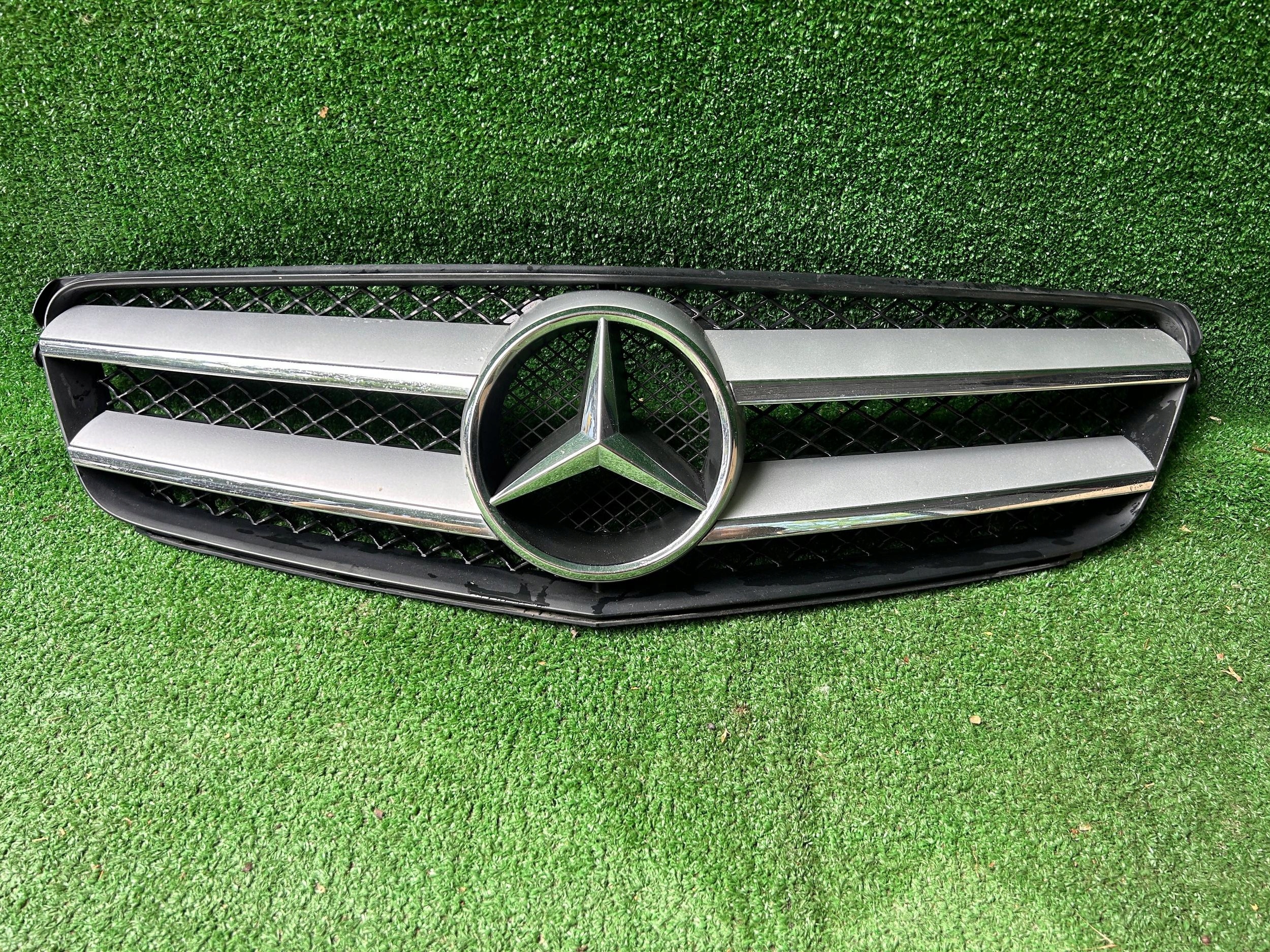 Mercedes-Benz C AMG W204 maska předek přední