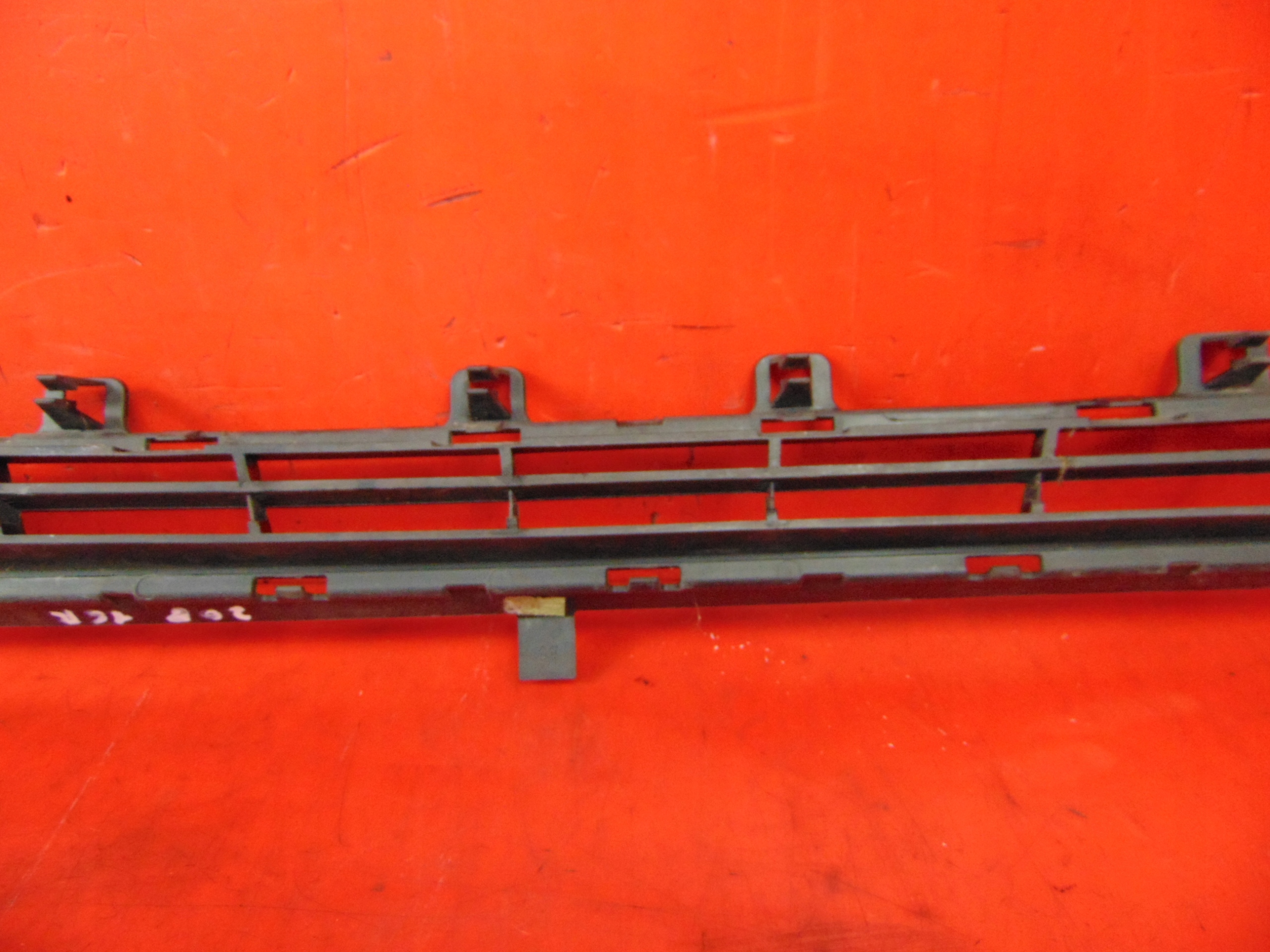 PEUGEOT 208 and grid central of a bumper front