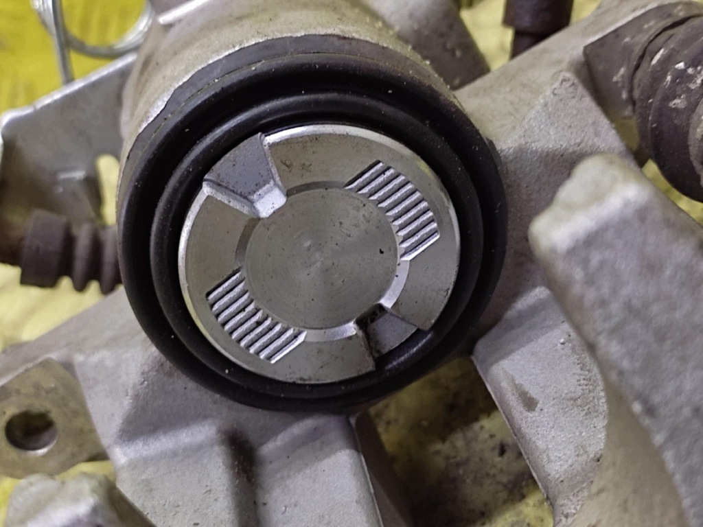 AUDI A3 8L caliper brake left rear part