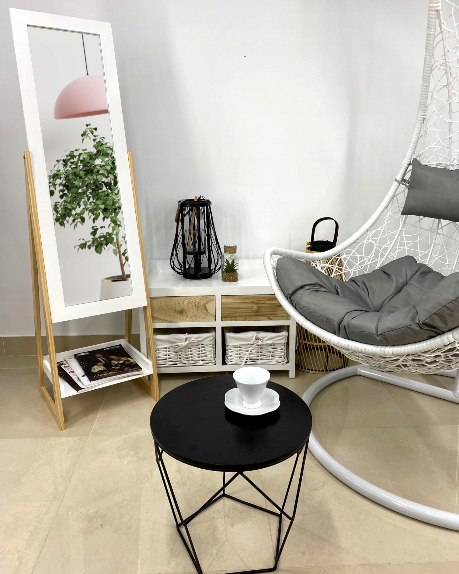 LUSTRO STOJĄCE PÓŁKA DREWNIANE 149CM W RAMIE BIAŁE EAN (GTIN) 5900779819740