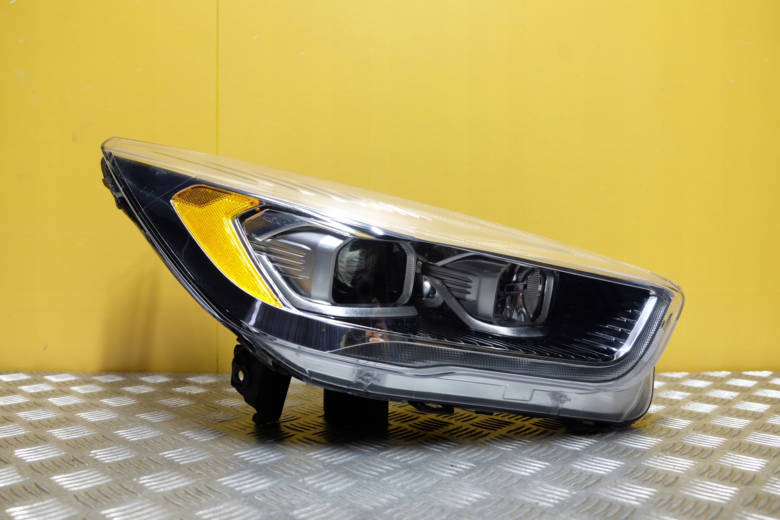 FORD ESCAPE 2017- REFLEKTOR LAMPA XENON JASNA PRAWA USA