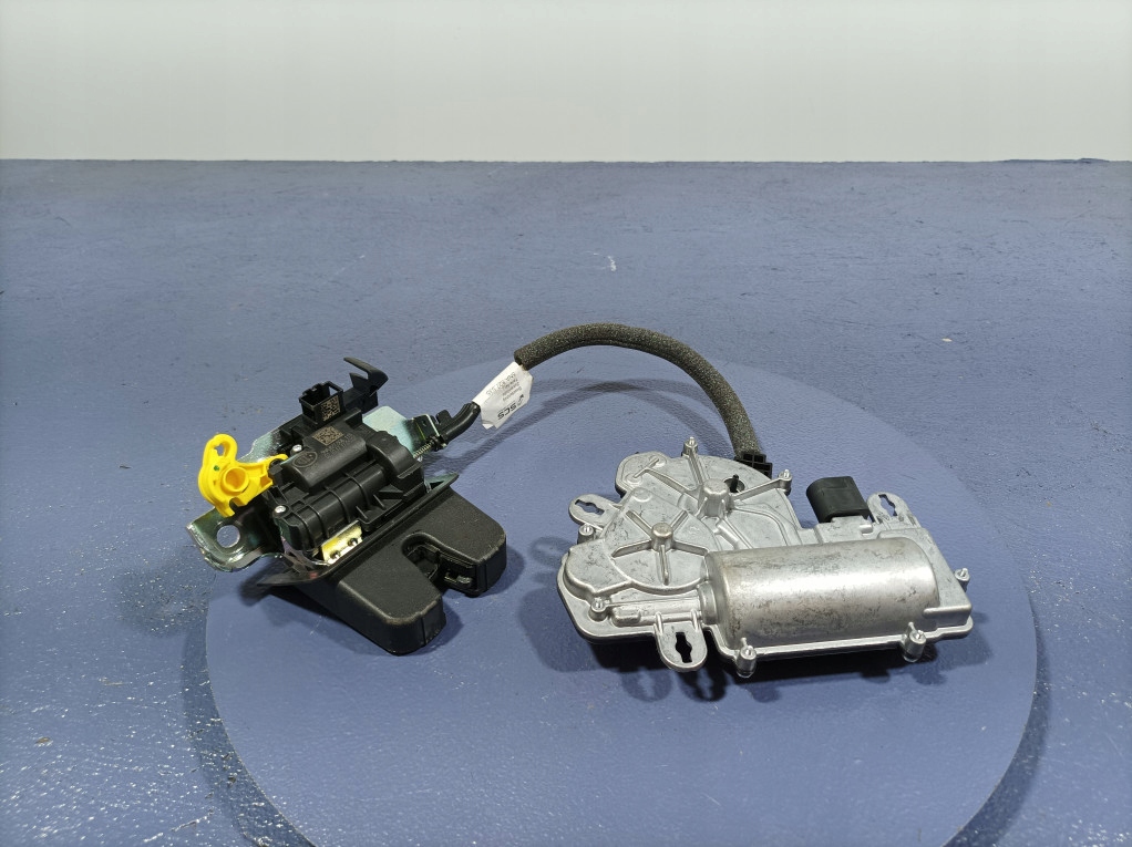 VW TIGUAN II ZAMEK DOCIĄG KLAPY BAGAŻNIKA 4 5 PIN 5NA827506