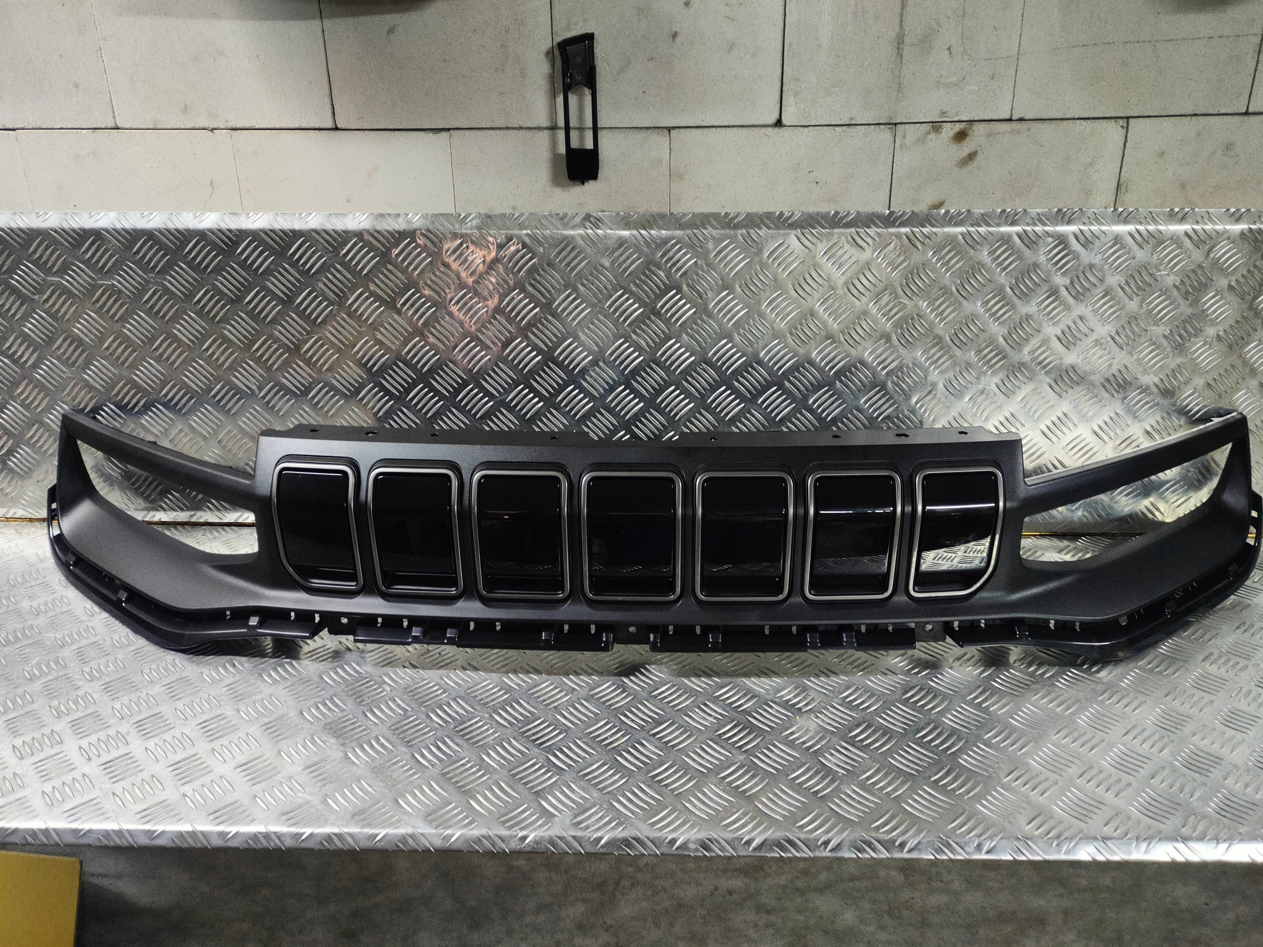 JEEP AVENGER Grill Atrapa Zderzak Przód Przedni