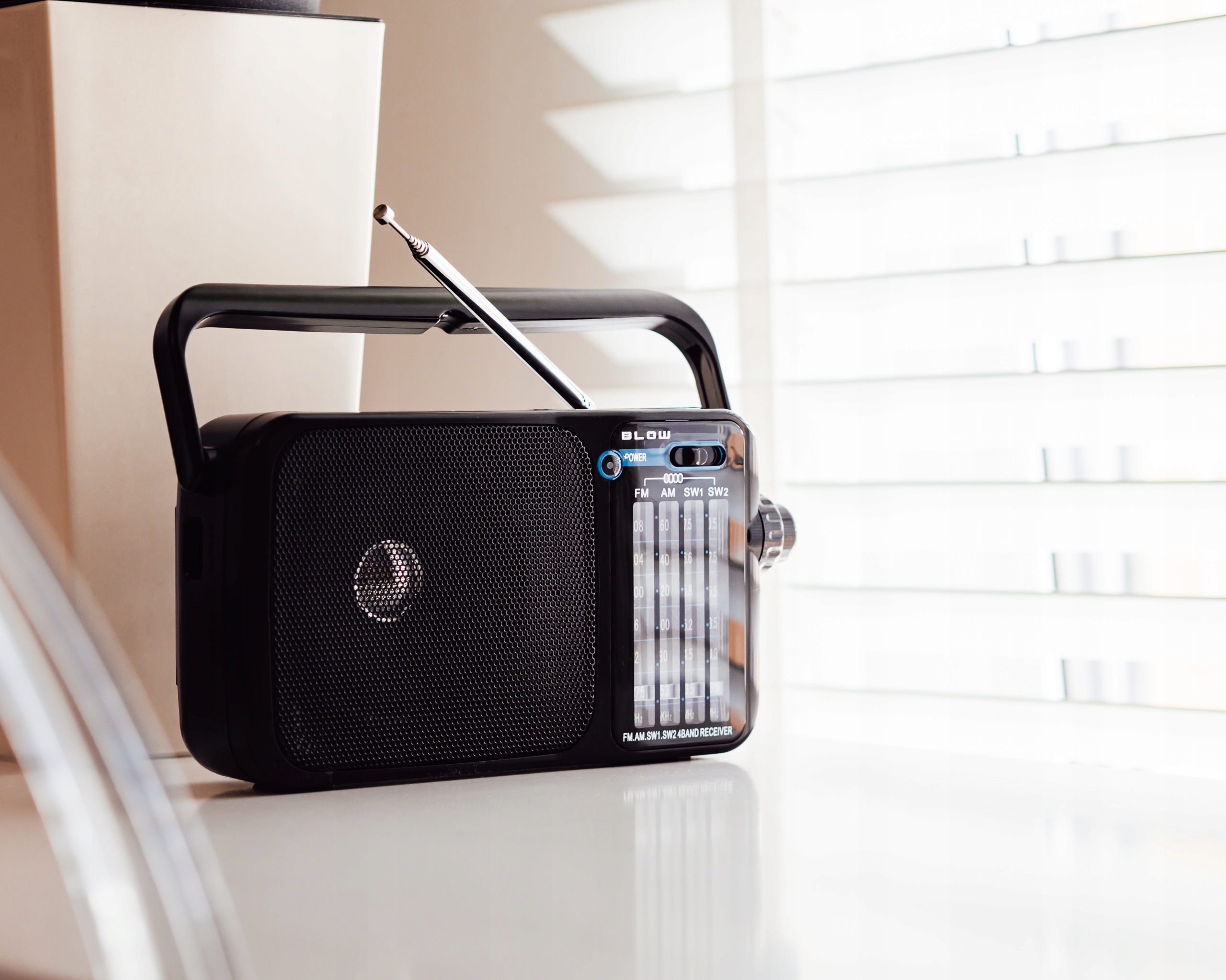 RADIO KUCHENNE AM FM SW BUDOWLANE NA BATERIE PRZENOŚNE MINI JACK ANTENA Zasilanie sieciowo-bateryjne