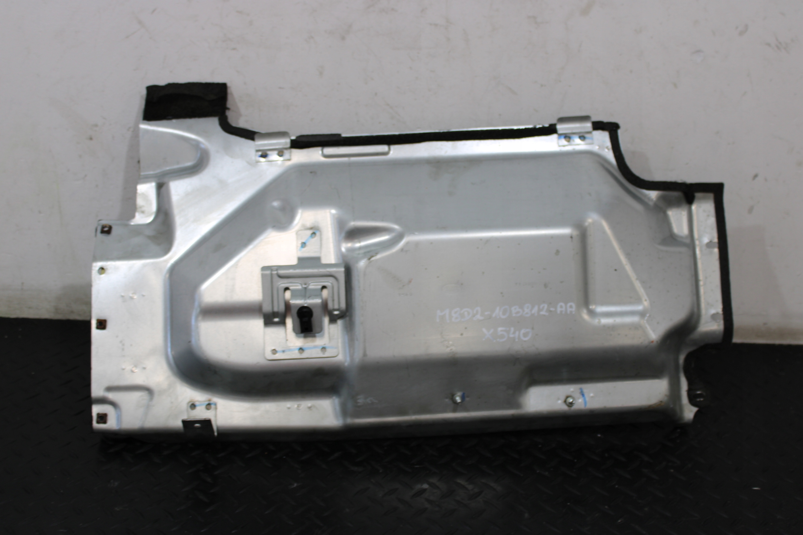 cover metallic cover JAGUAR E-PACE X540 LIFT M8D2-10B812-AA