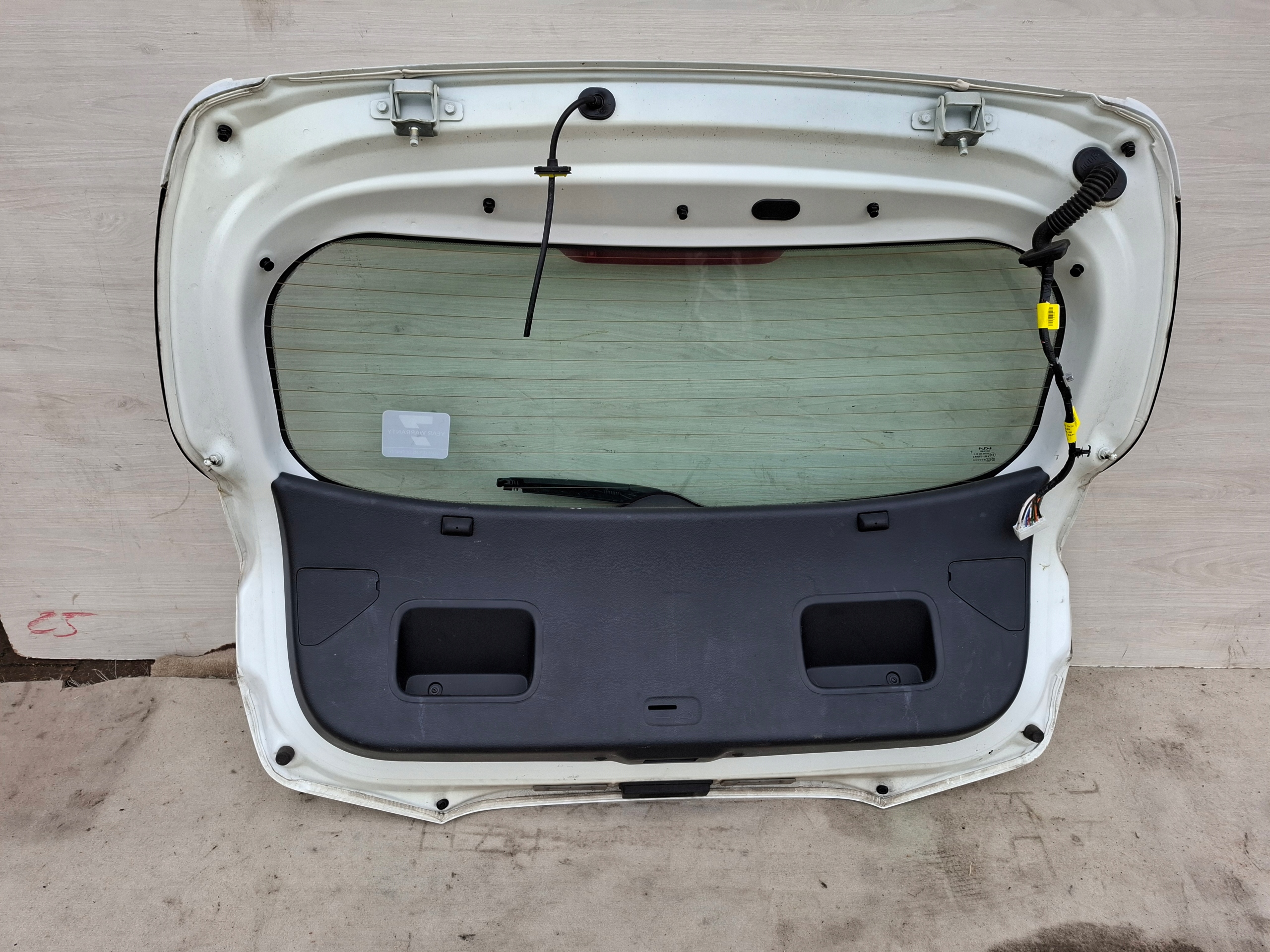 KIA STONIC boot door rear BIALA UD 22r