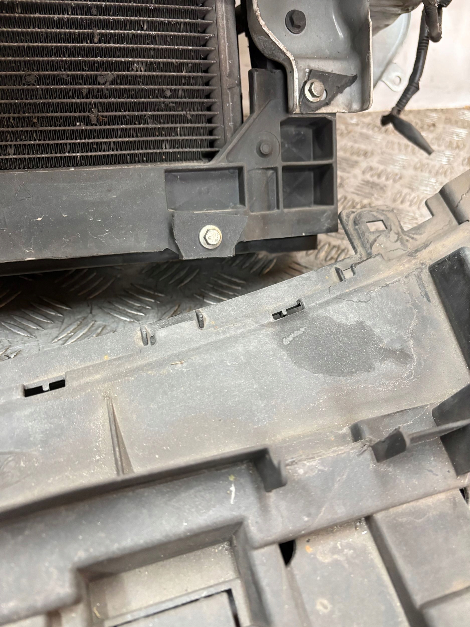 support panel for radiators sider radiator FORD B-MAX 1.0