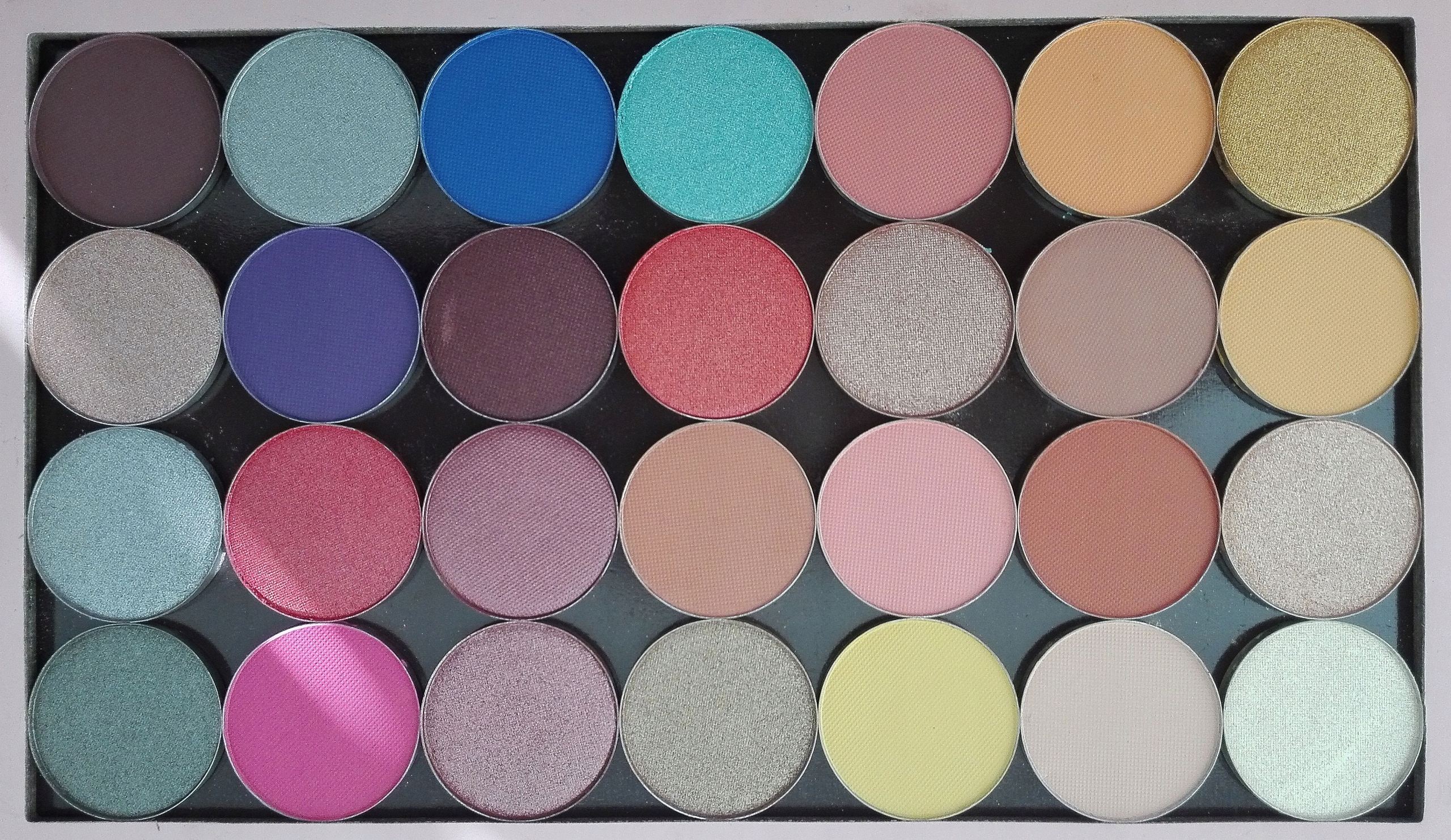 KYLIE COSMETICS ONE OPEN PALETTE Marka Kylie Cosmetics