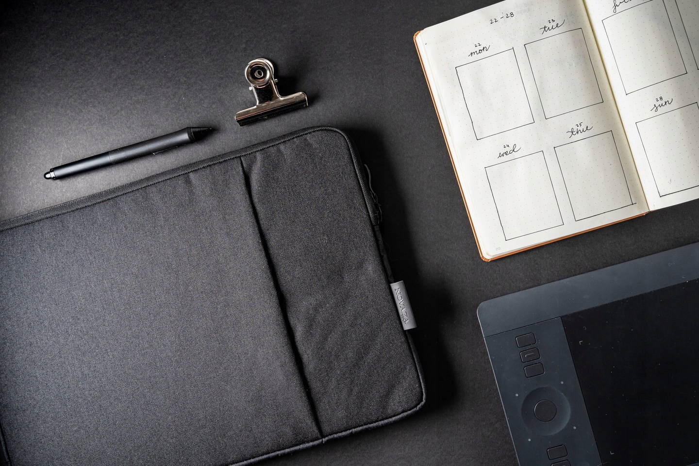 ETUI POKROWIEC DO LAPTOPÓW 13 14 CALI TORBA NOVAZA Marka Novaza Tech