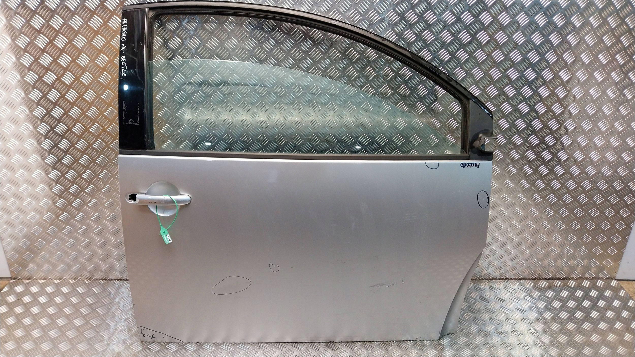 dveře pravé VW NEW BEETLE 97