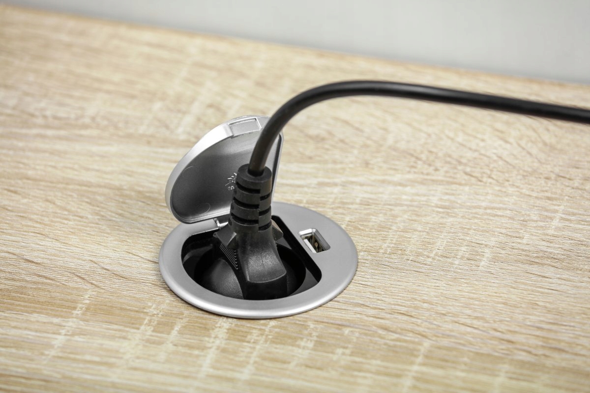 Zásuvka stolní zapuštěná Charger Mini 1x230V 1xUSB 2,4A hliníková