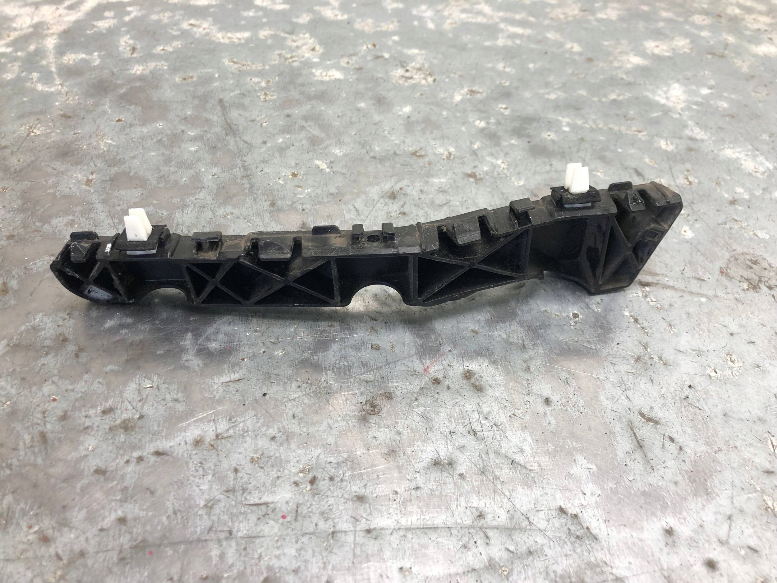 bumper bracket right rear part KIA PICANTO III 86516G6000