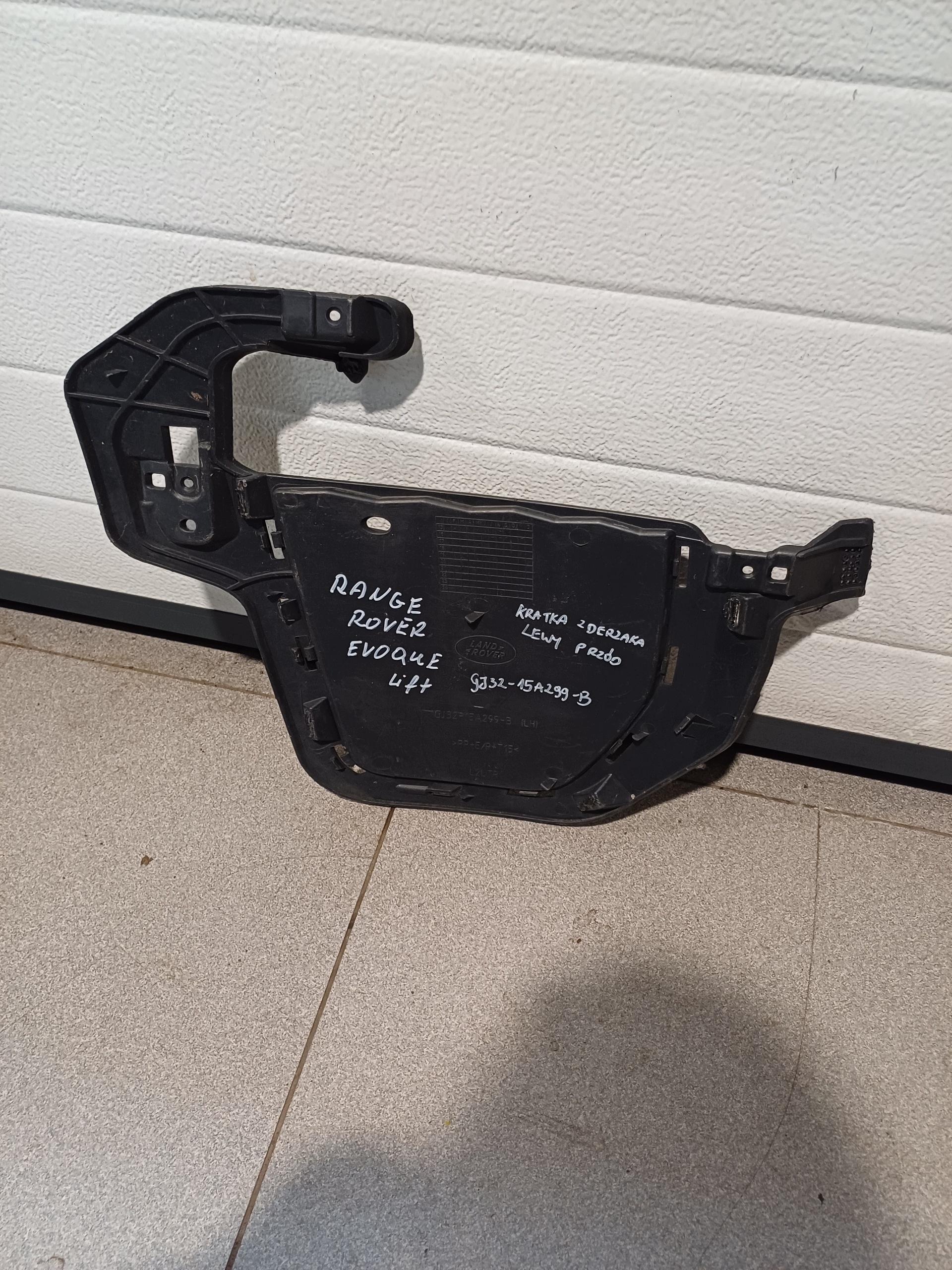 grid of a bumper left front front RANGE ROVER EVOQUE LIFT GJ32-15A299-B