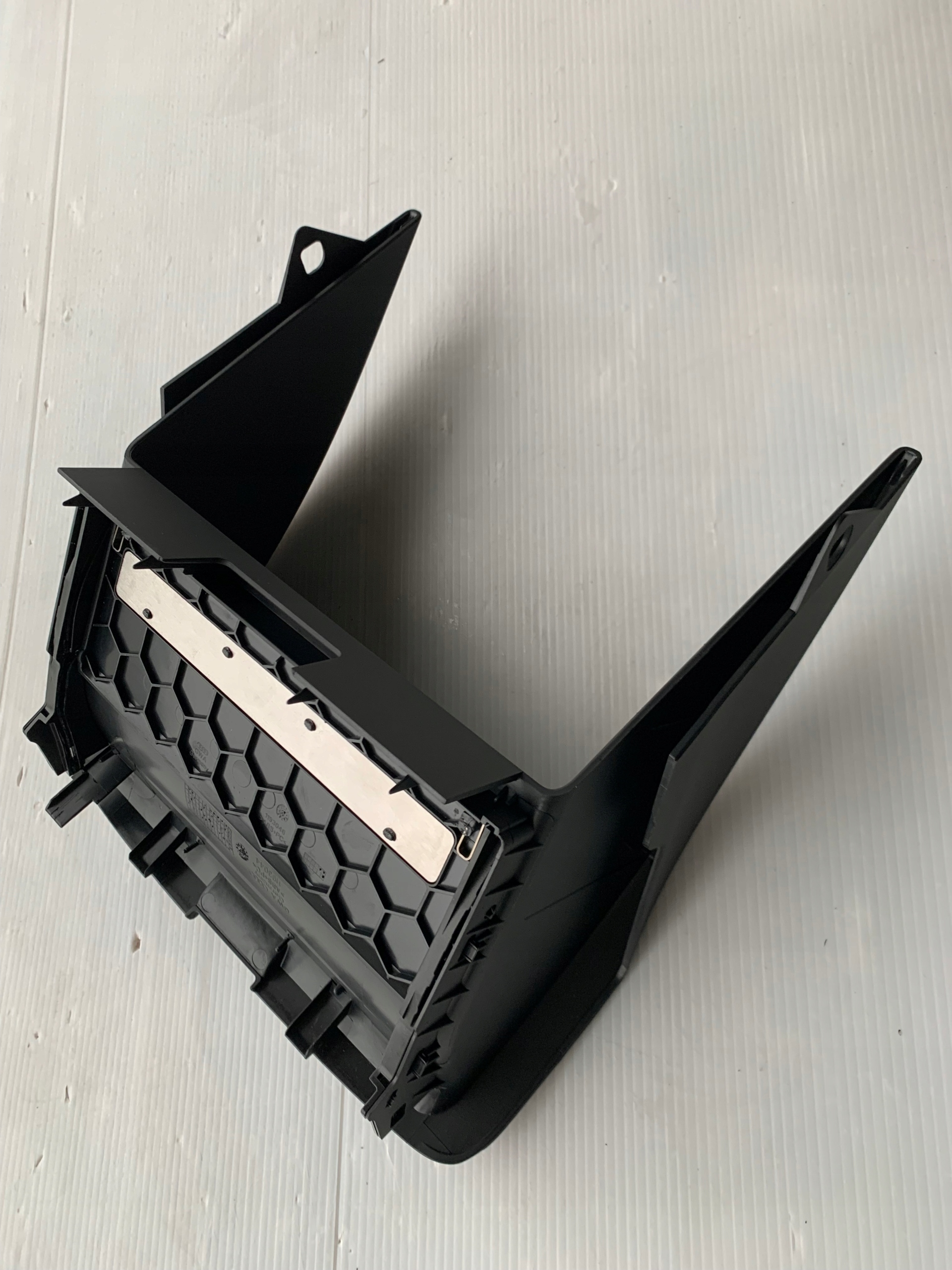 AUDI A8 D4 4H ZAŚLEPKA OSŁONA TUNELU jednostki Jakość części (zgodnie z GVO) O - oryginał z logo producenta pojazdu (OE)