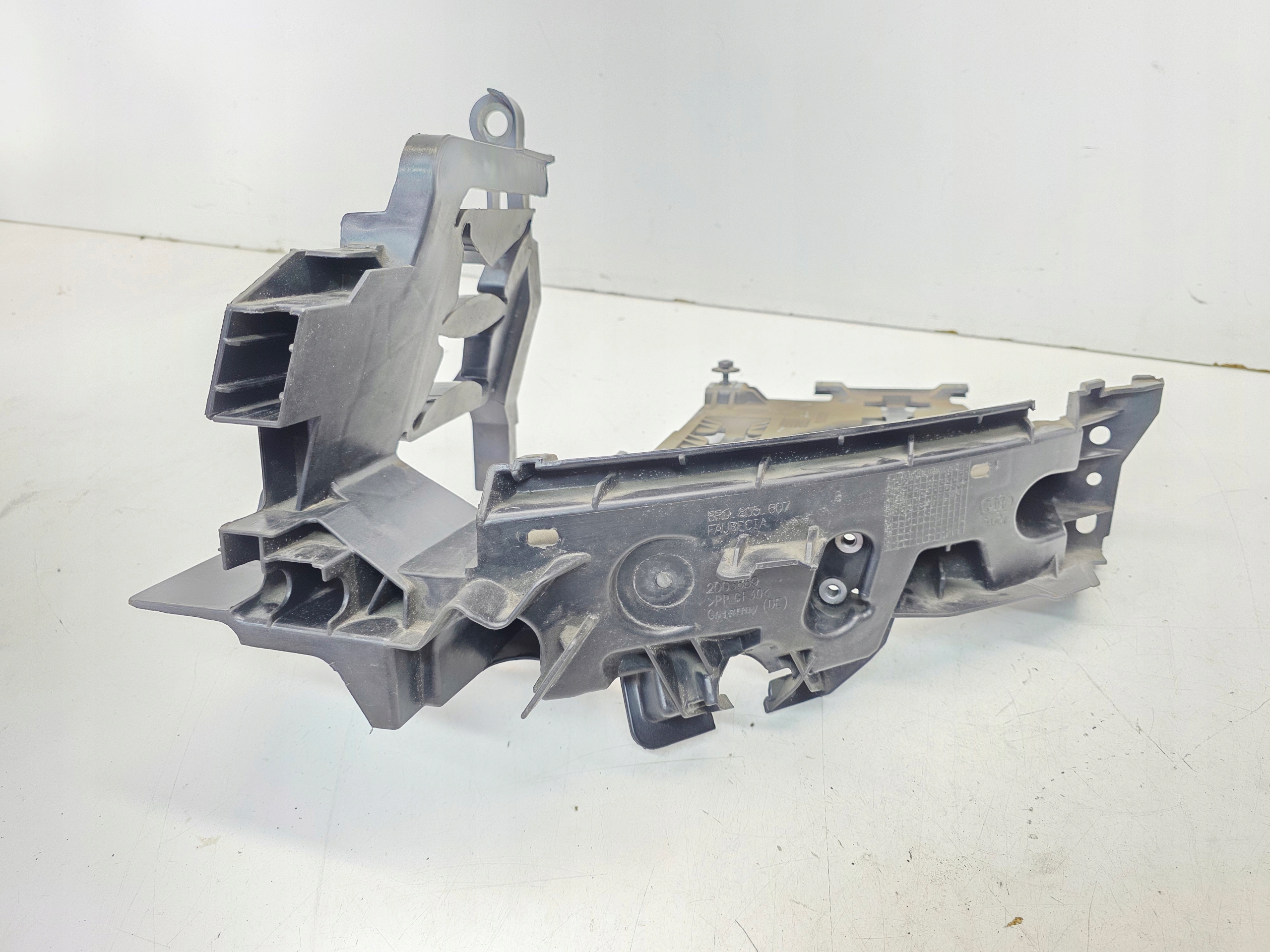 support holder REFLEKTORA left AUDI Q5 8R 8R0805607B