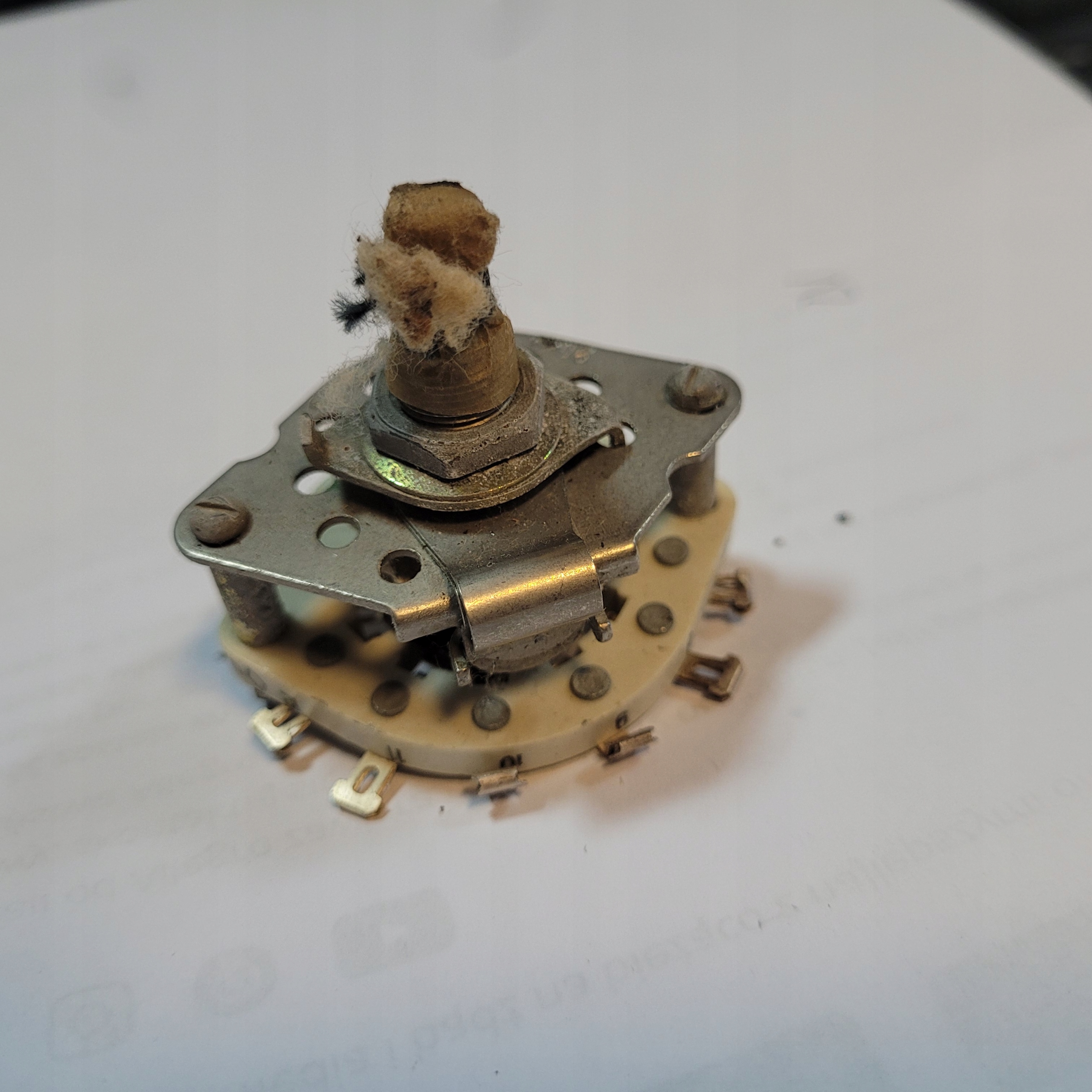 Przełącznik dwupozycyjny PGK-2P4N-A 2п4н rosyjski