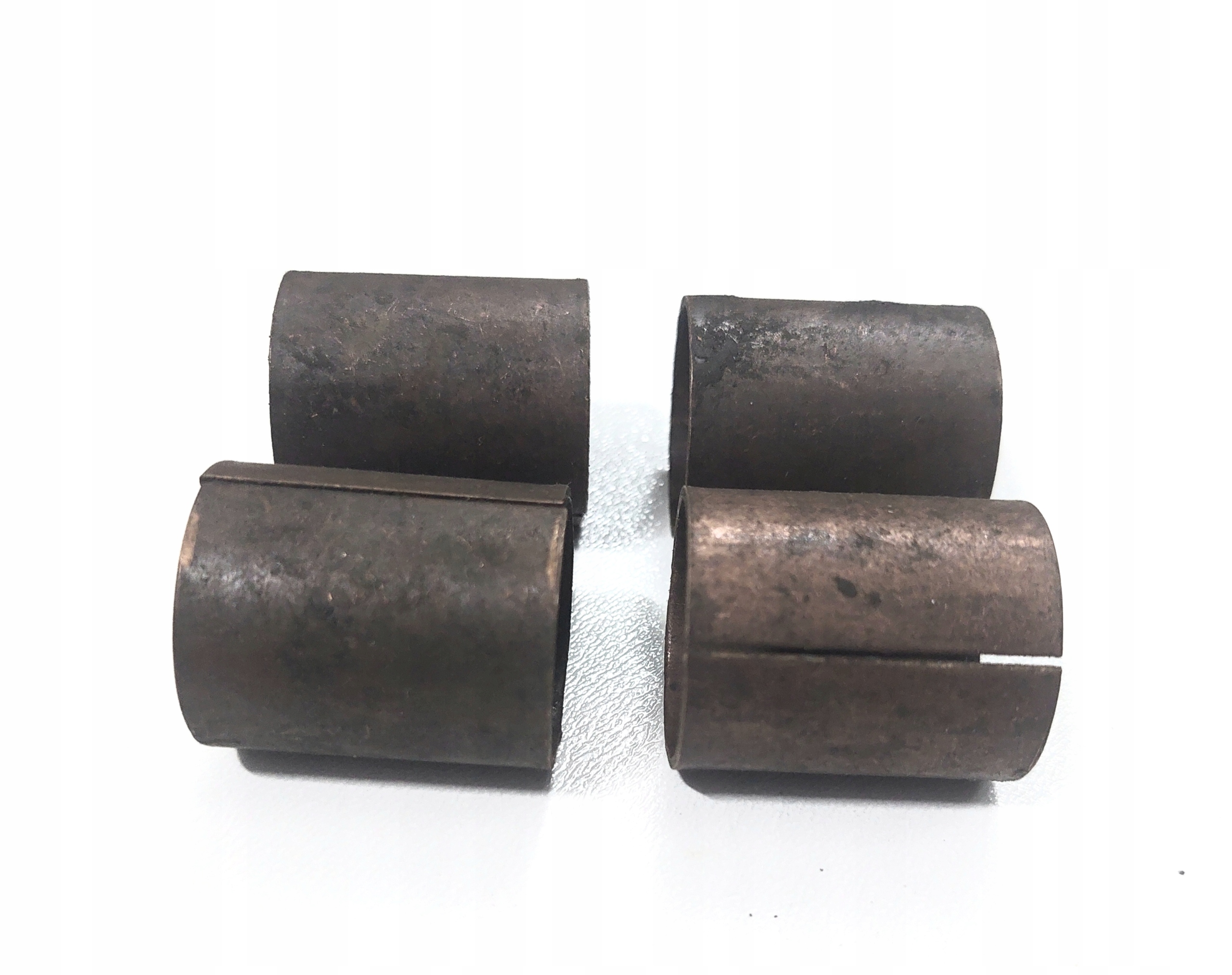 1334 - ГАЗ 69 втулка шатунные втулки 4 шт.