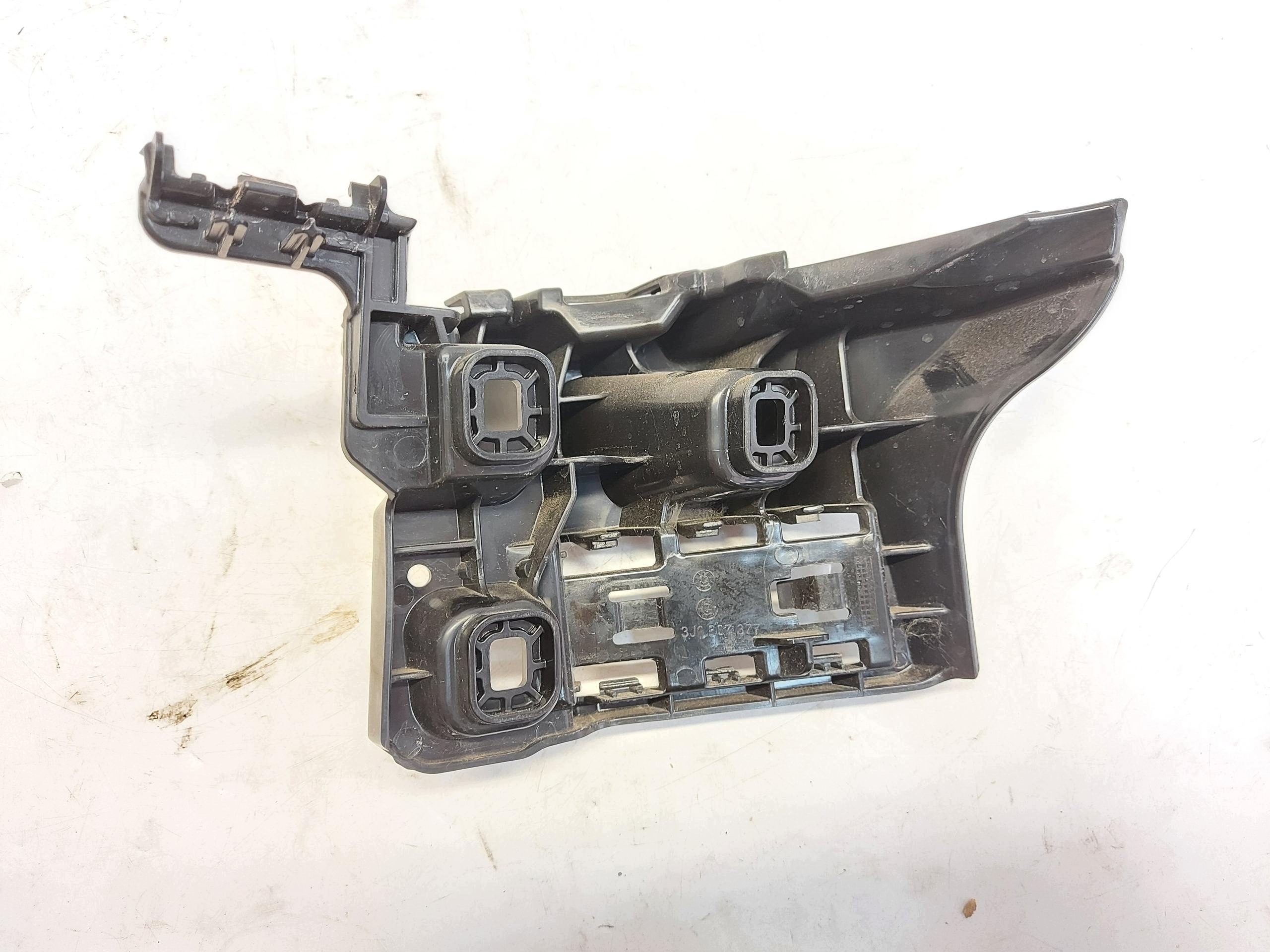 VW Passat R B9 3J0 2025r holder support left rear part rear 3j0807377