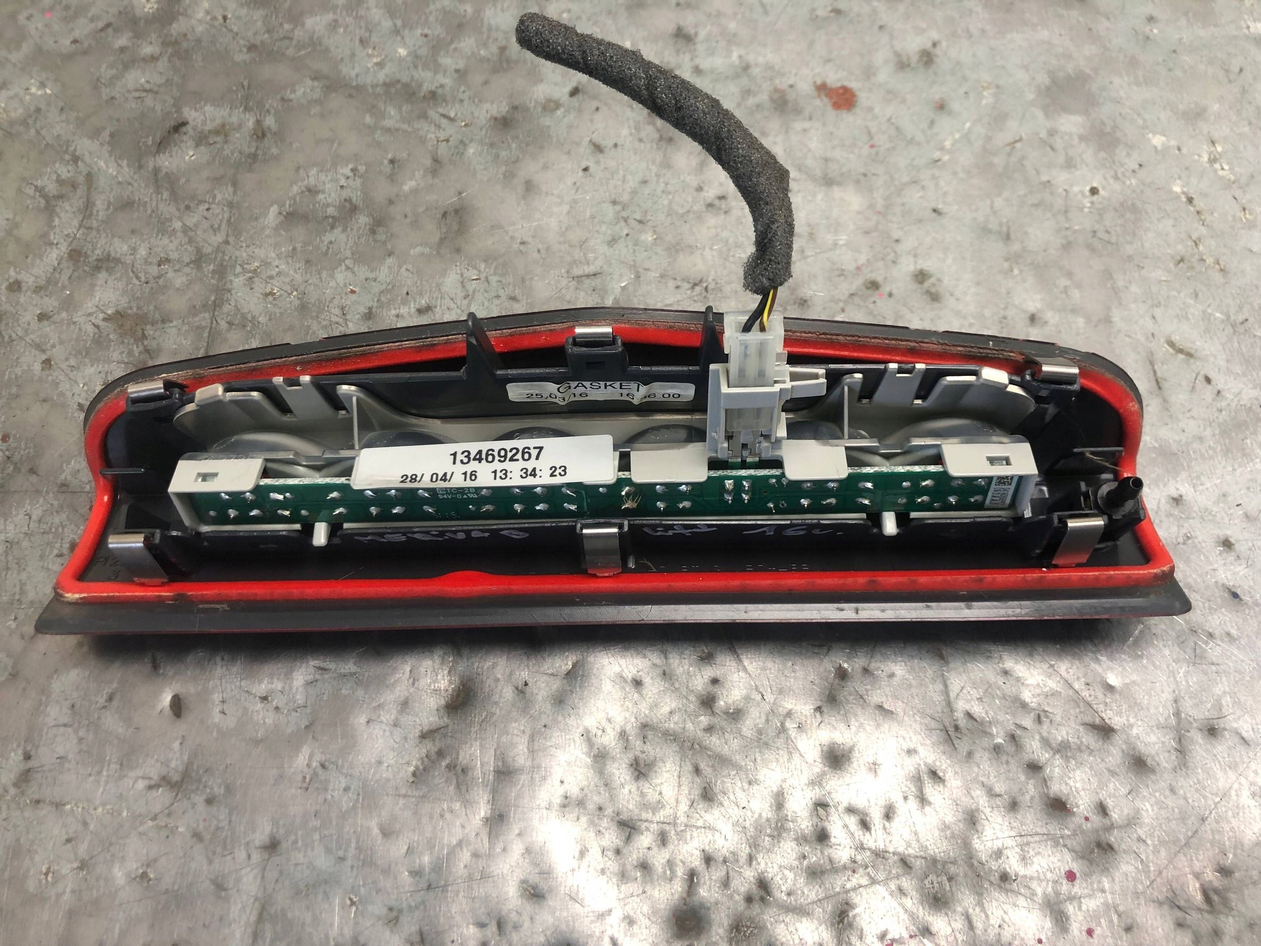 TRZECIE light STOP OPEL MERIVA B LIFT 13469267