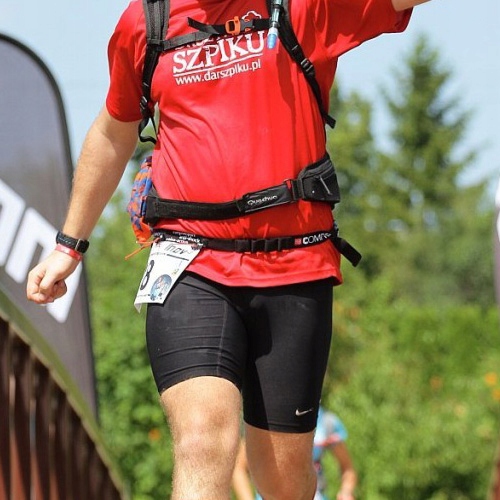 Pasek COMPRESSPORT pas na numer startowy i żele Kod producenta CU00013B_990