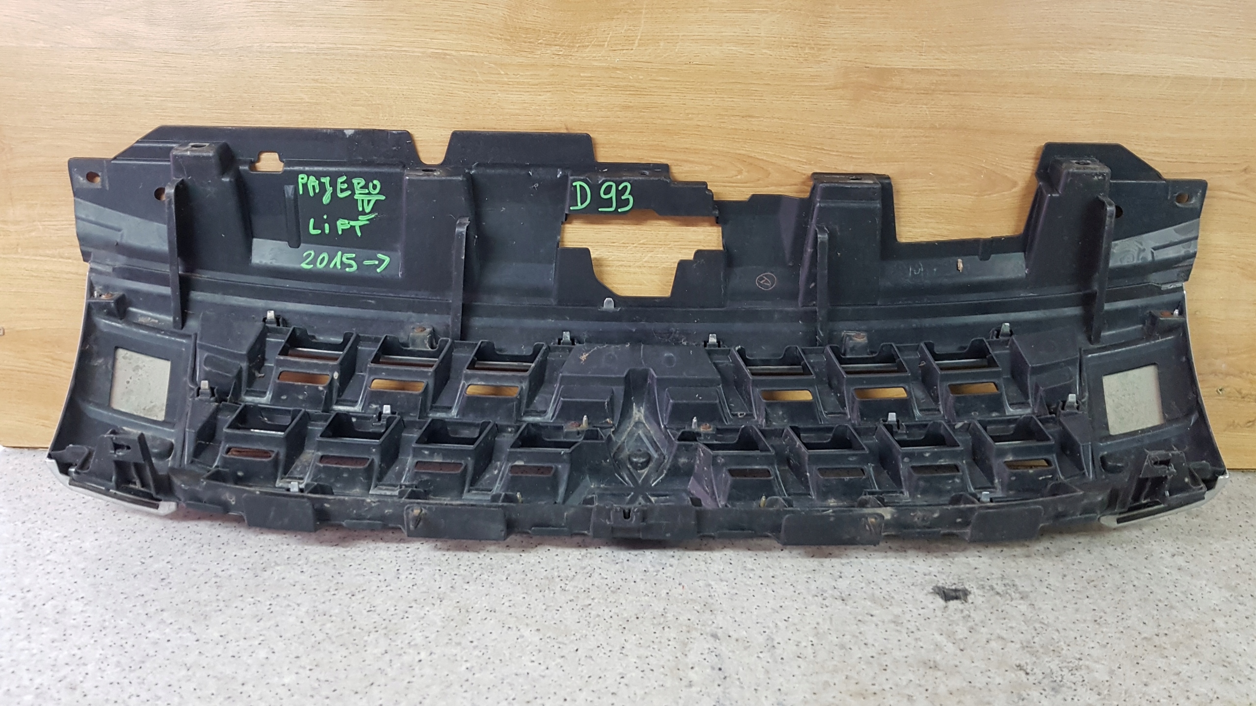 MITSUBISHI PAJERO IV LIFT 15 - GRILLE D 93
