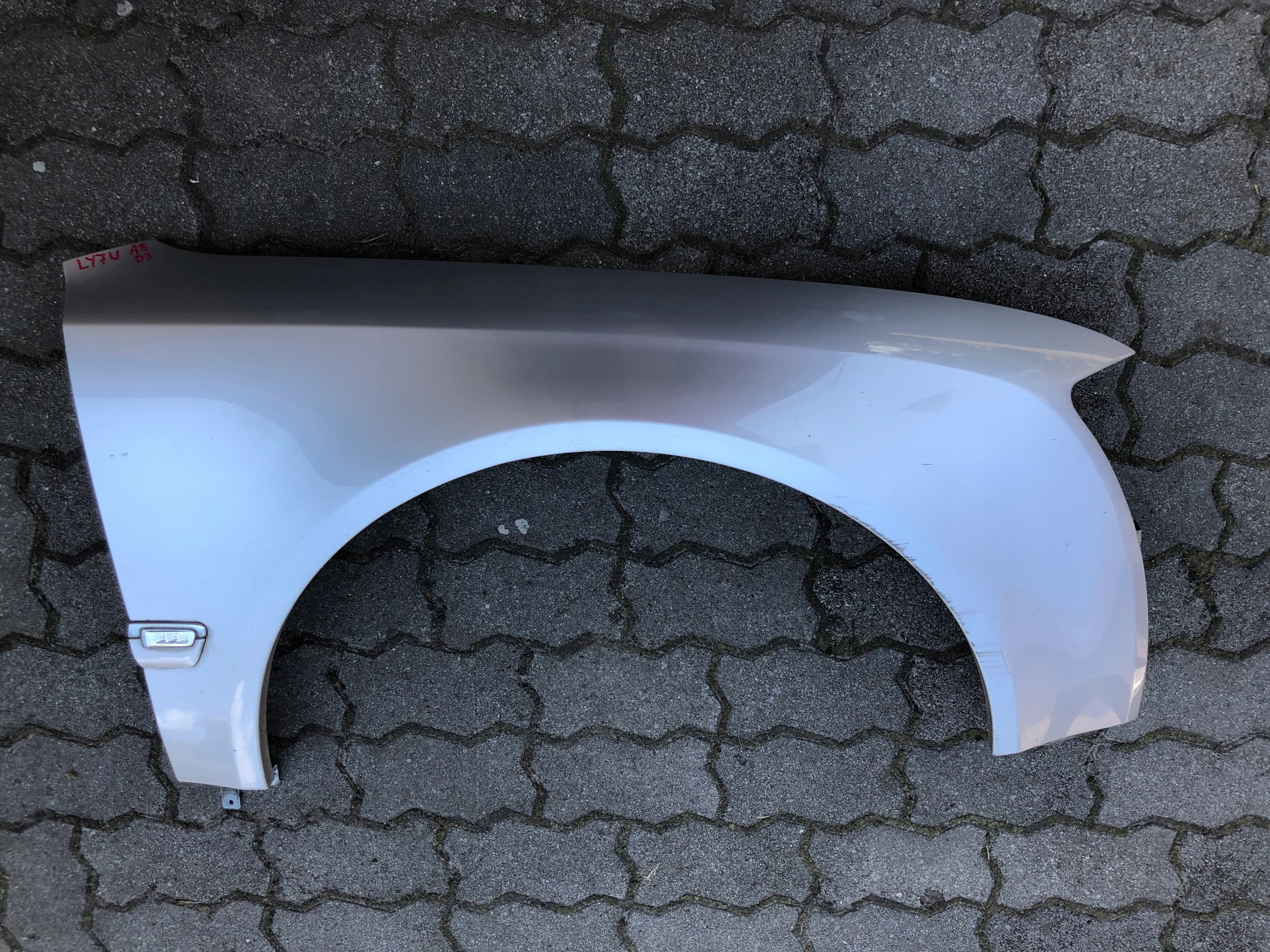 AUDI A8 D3 fender right front LY7W