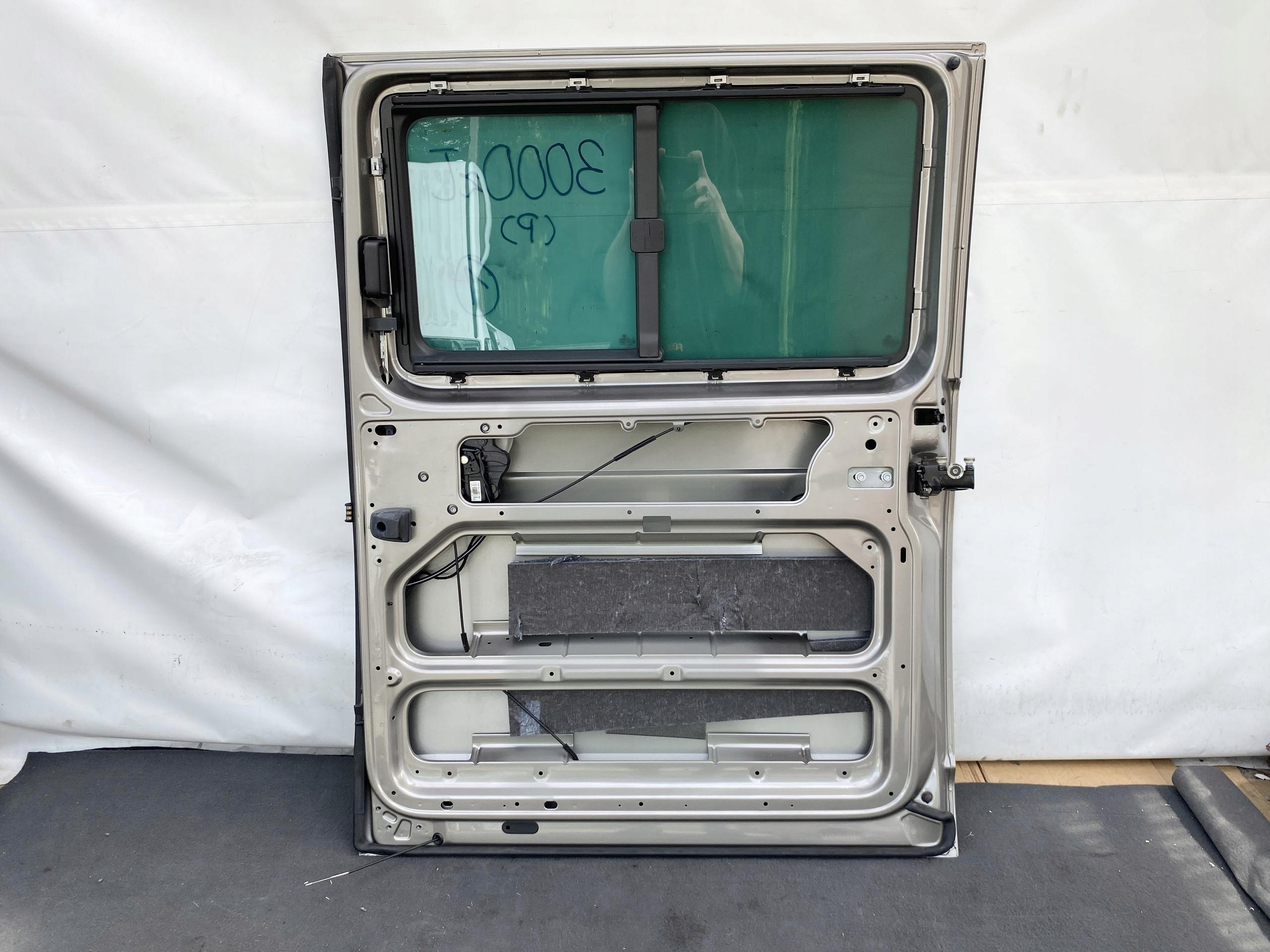 VW T6 MULTIVAN CARAVELLE 15- door SUWANE sliding side right Z window